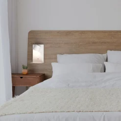 Aplique de pared para lectura con puerto USB