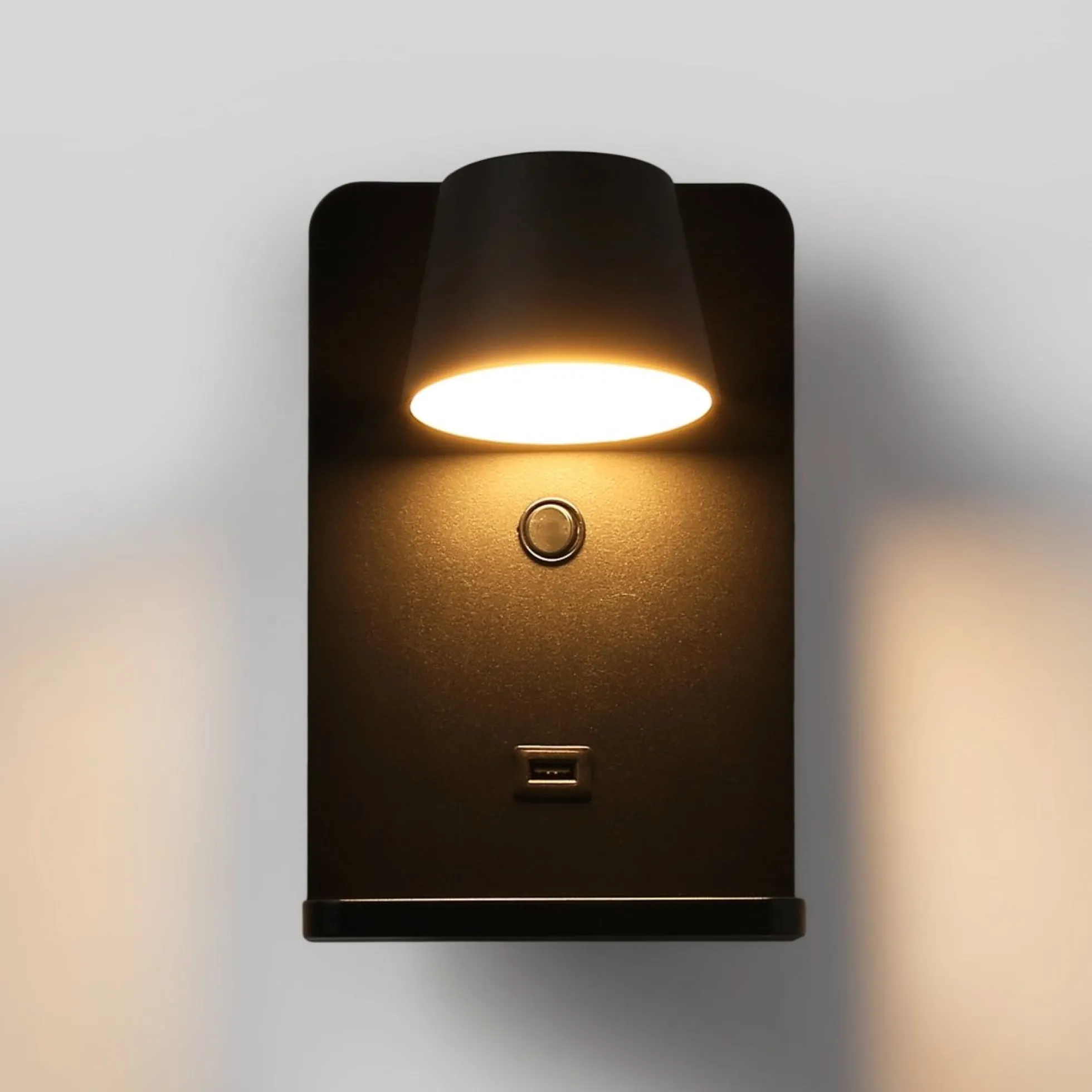 Aplique de pared para lectura con puerto USB "BASKOP W" - 6W - Base carga inalámbrica
