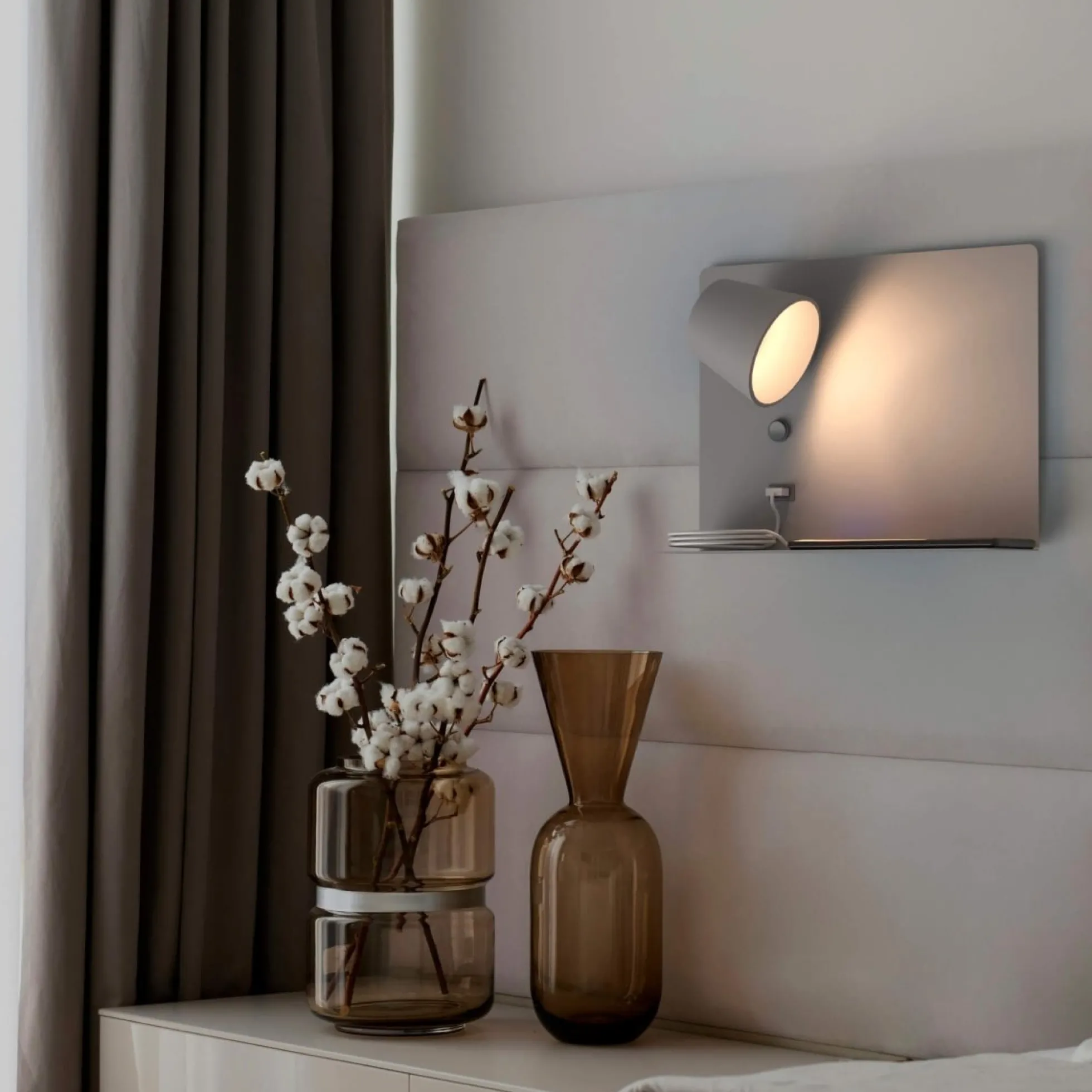 Aplique de pared para lectura con puerto USB "BASKOP" - 6W - Izquierda