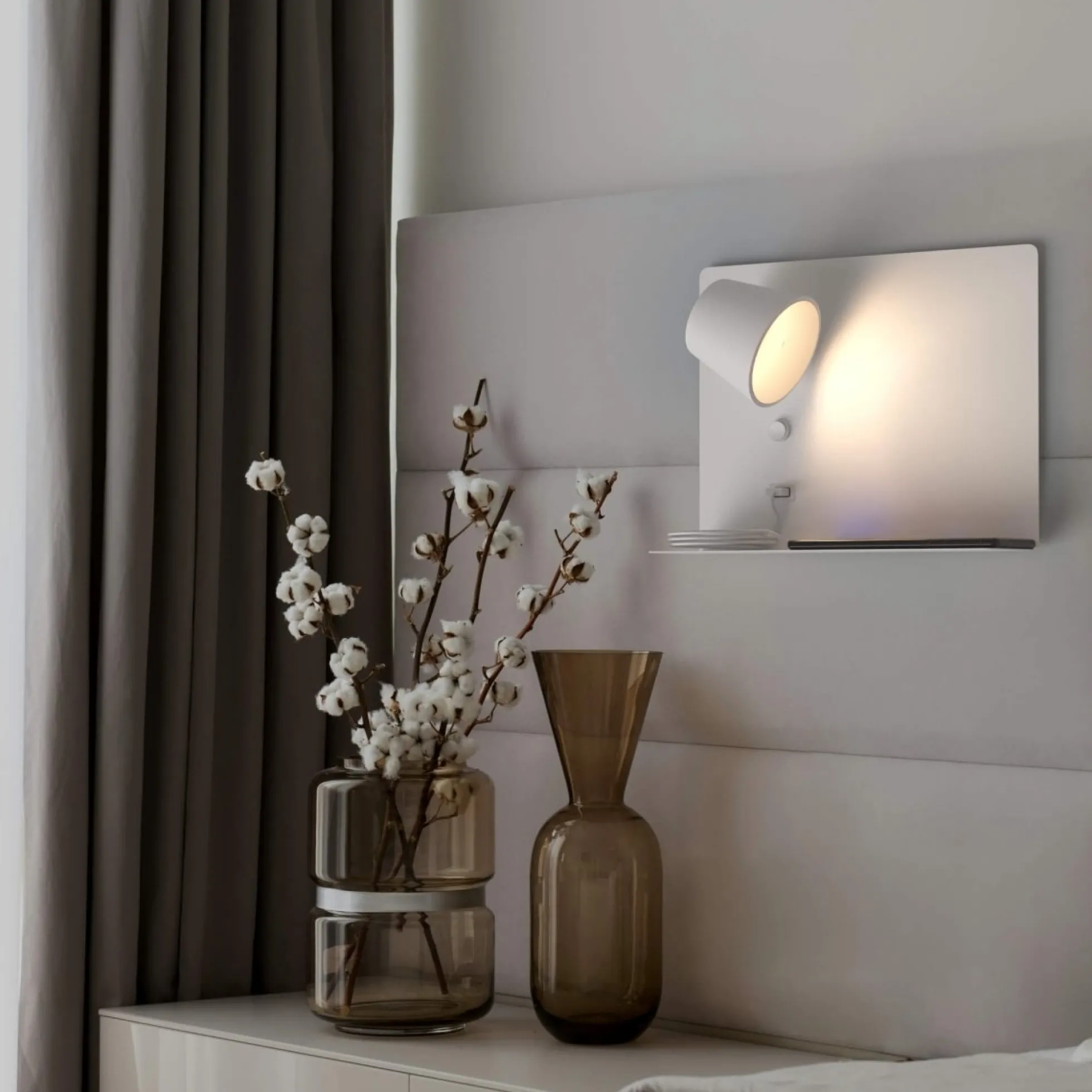 Aplique de pared para lectura con puerto USB "BASKOP" - 6W - Izquierda