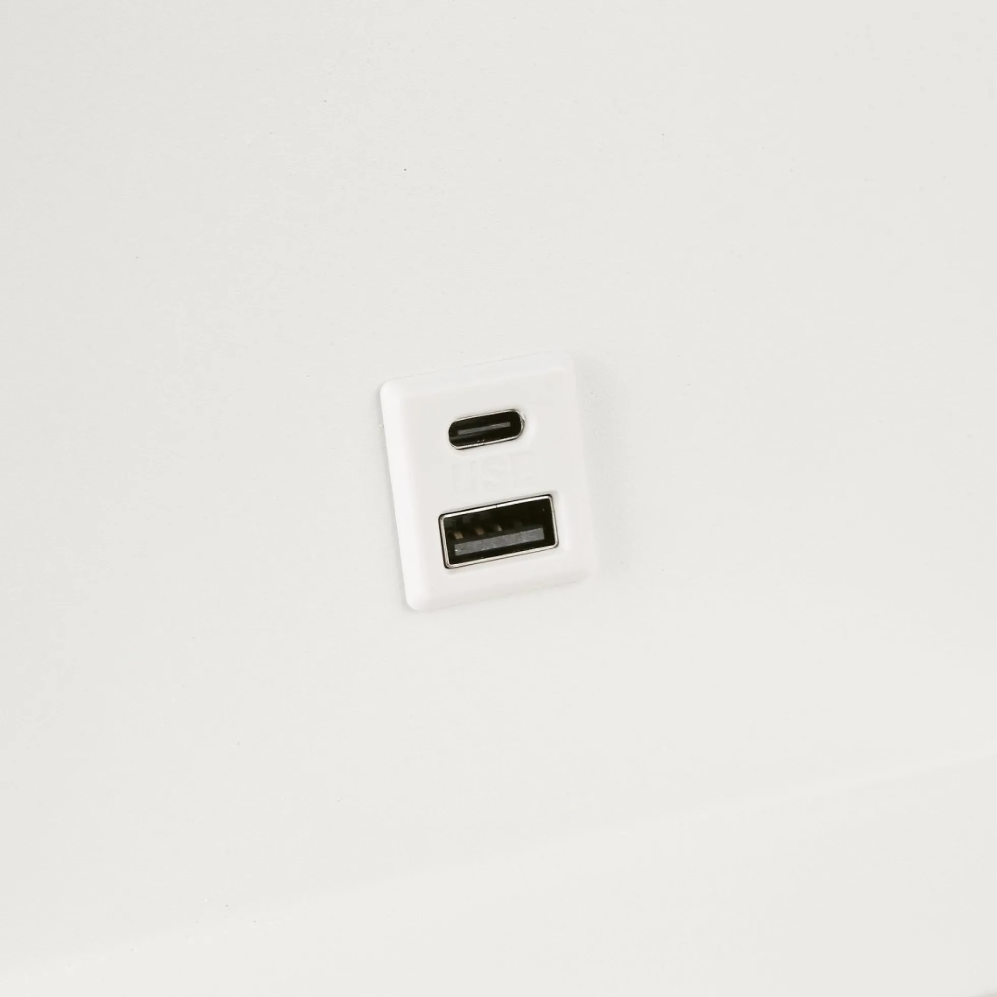 Aplique de pared para lectura "BASKOP" - Puerto USB + USB-C - 6W