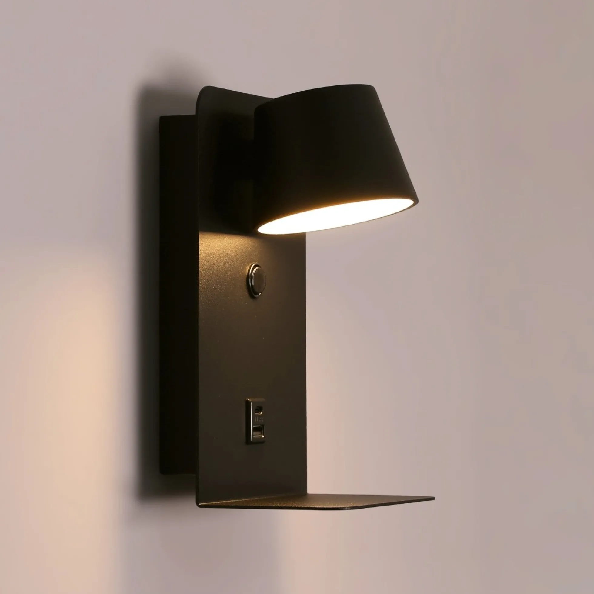 Aplique de pared para lectura "BASKOP" - Puerto USB + USB-C - 6W