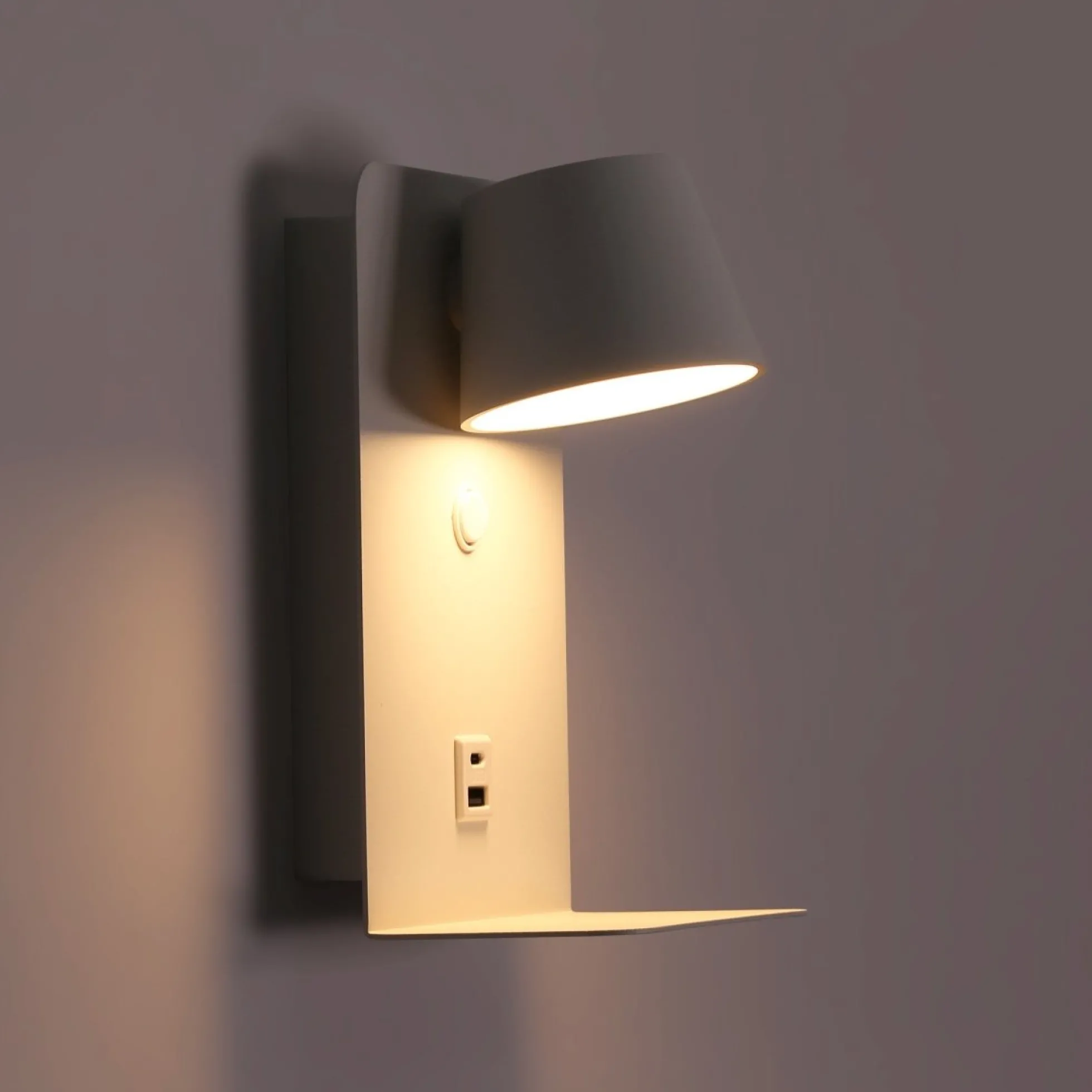 Aplique de pared para lectura "BASKOP" - Puerto USB + USB-C - 6W