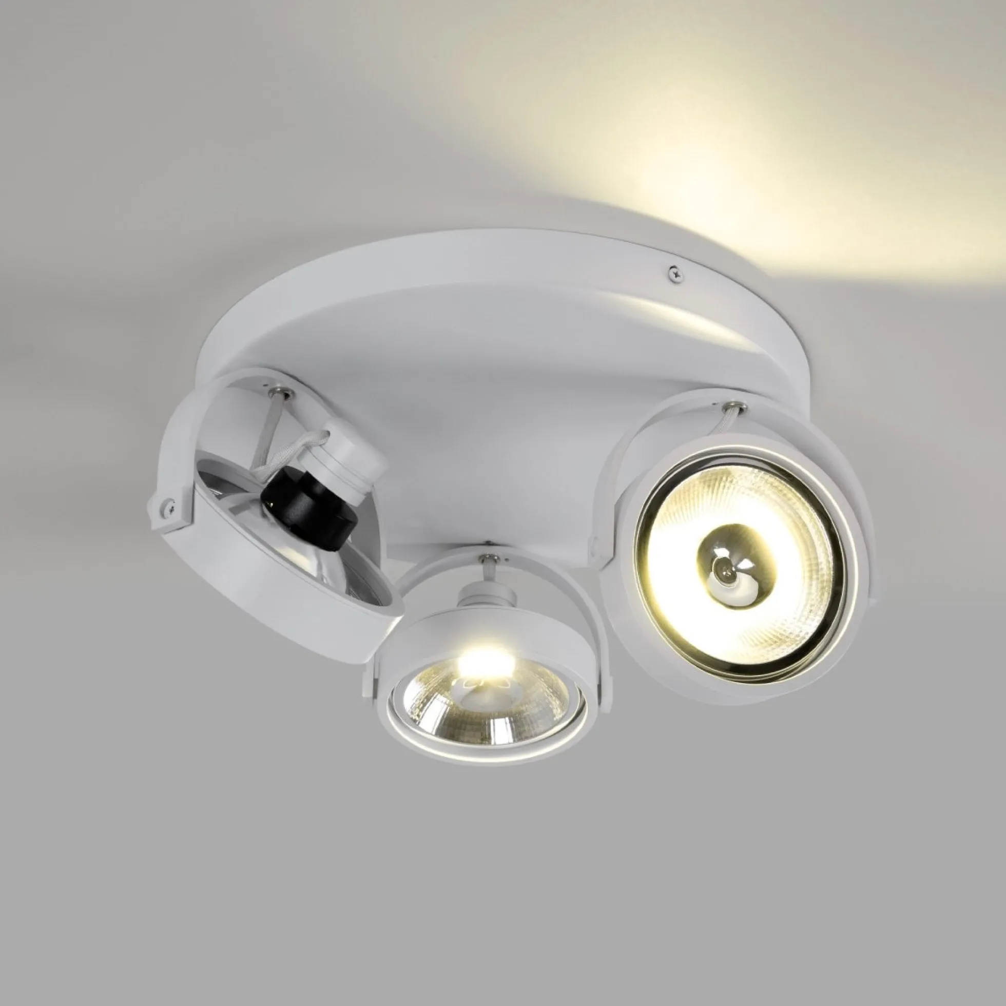 Aplique de techo triple orientable "IRIS 3" + 3 bombillas AR111