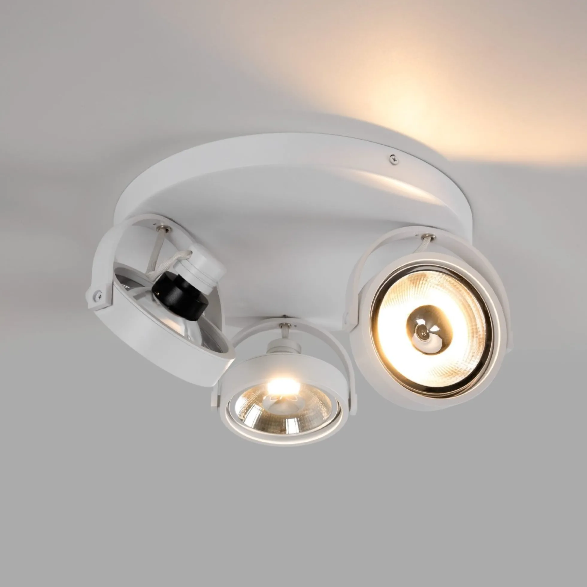 Aplique de techo triple orientable "IRIS 3" + 3 bombillas AR111