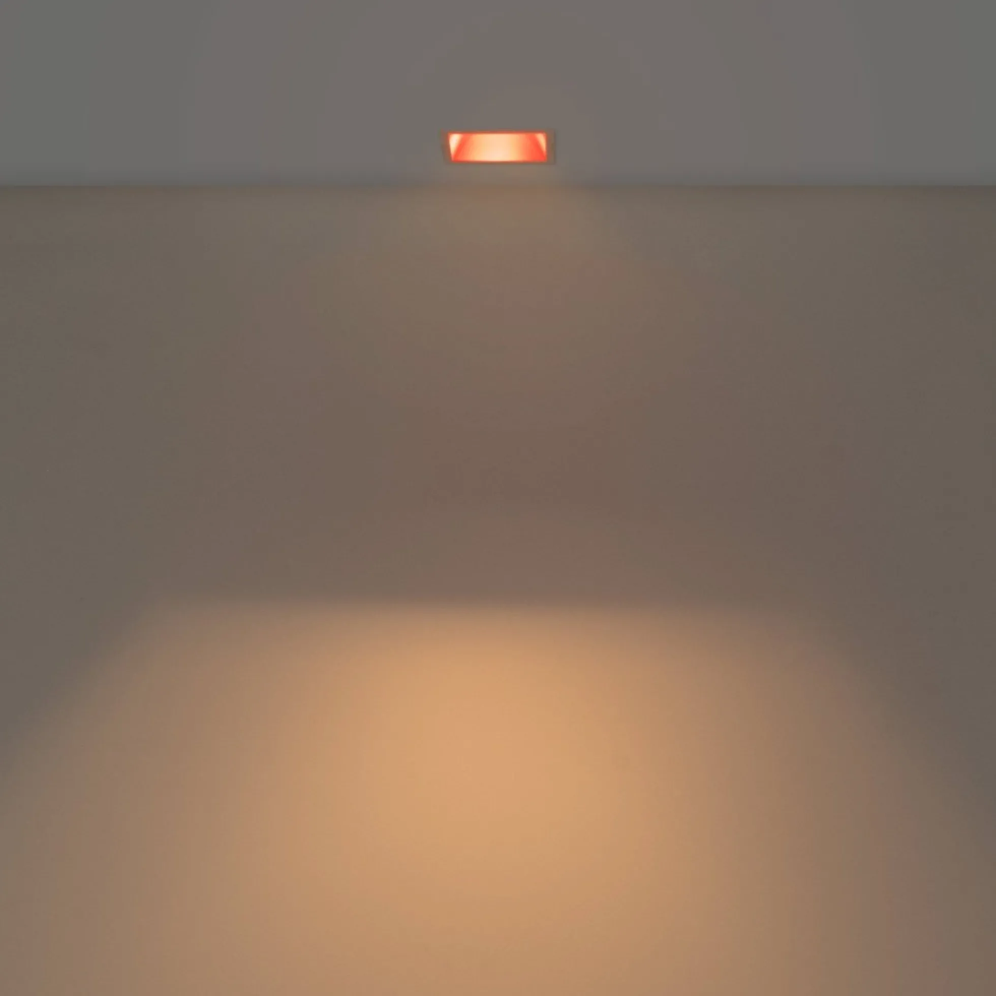 Aro downlight cuadrado asimétrico - Bajo UGR - Corte 75 x 75mm