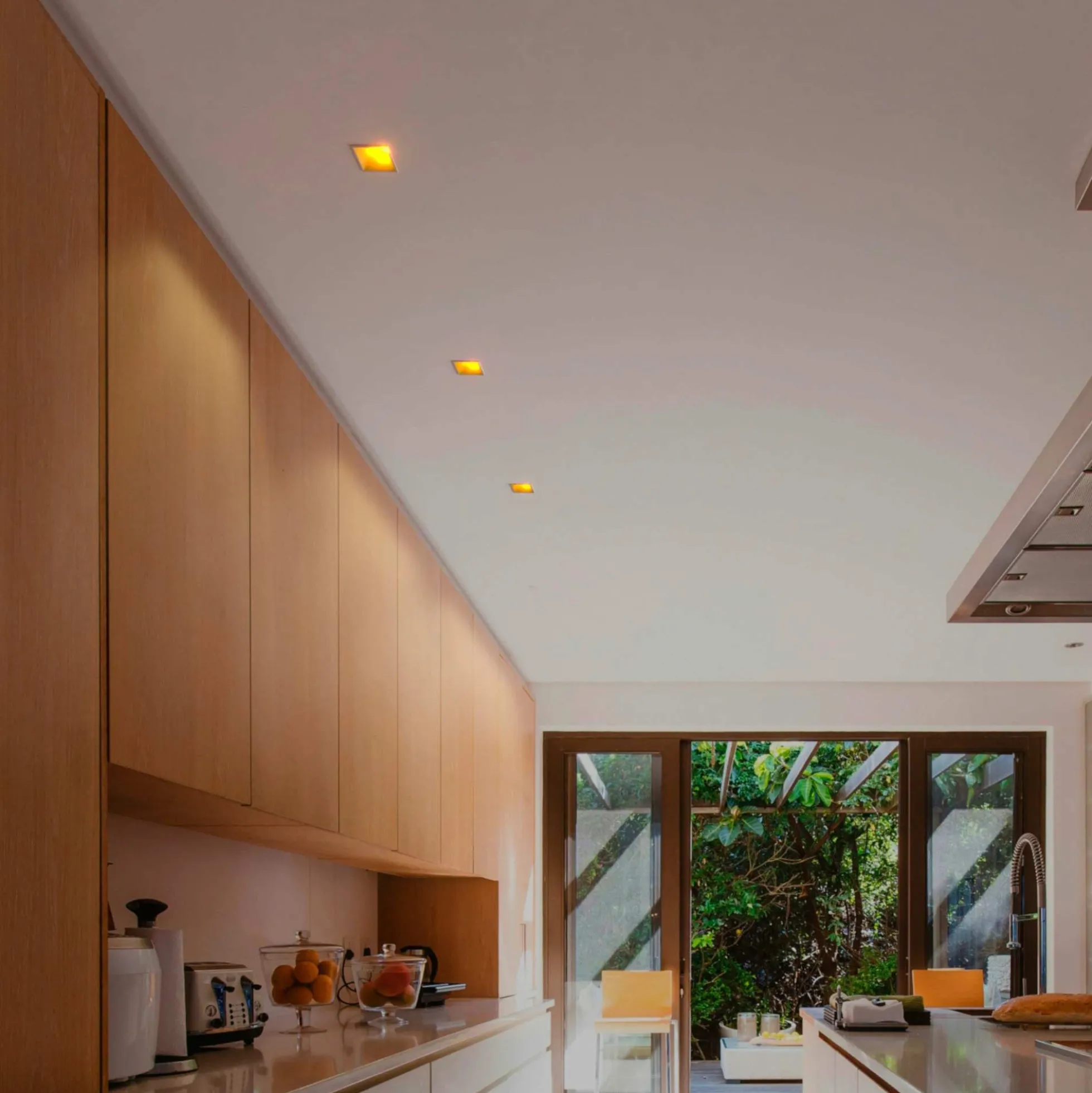 Aro downlight cuadrado asimétrico - Bajo UGR - Corte 85 x 85mm