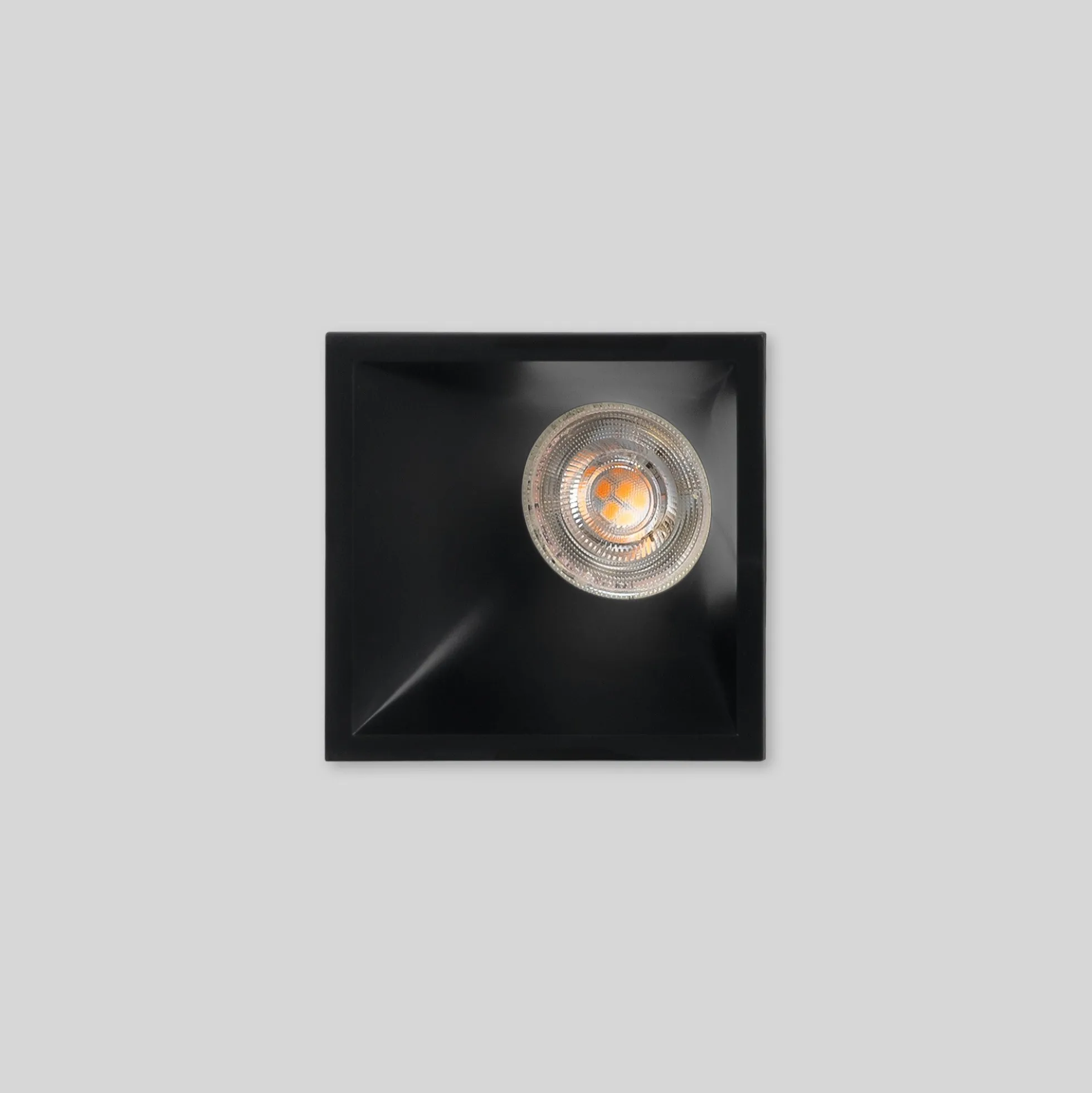 Aro downlight cuadrado asimétrico - Bajo UGR - Corte 85 x 85mm