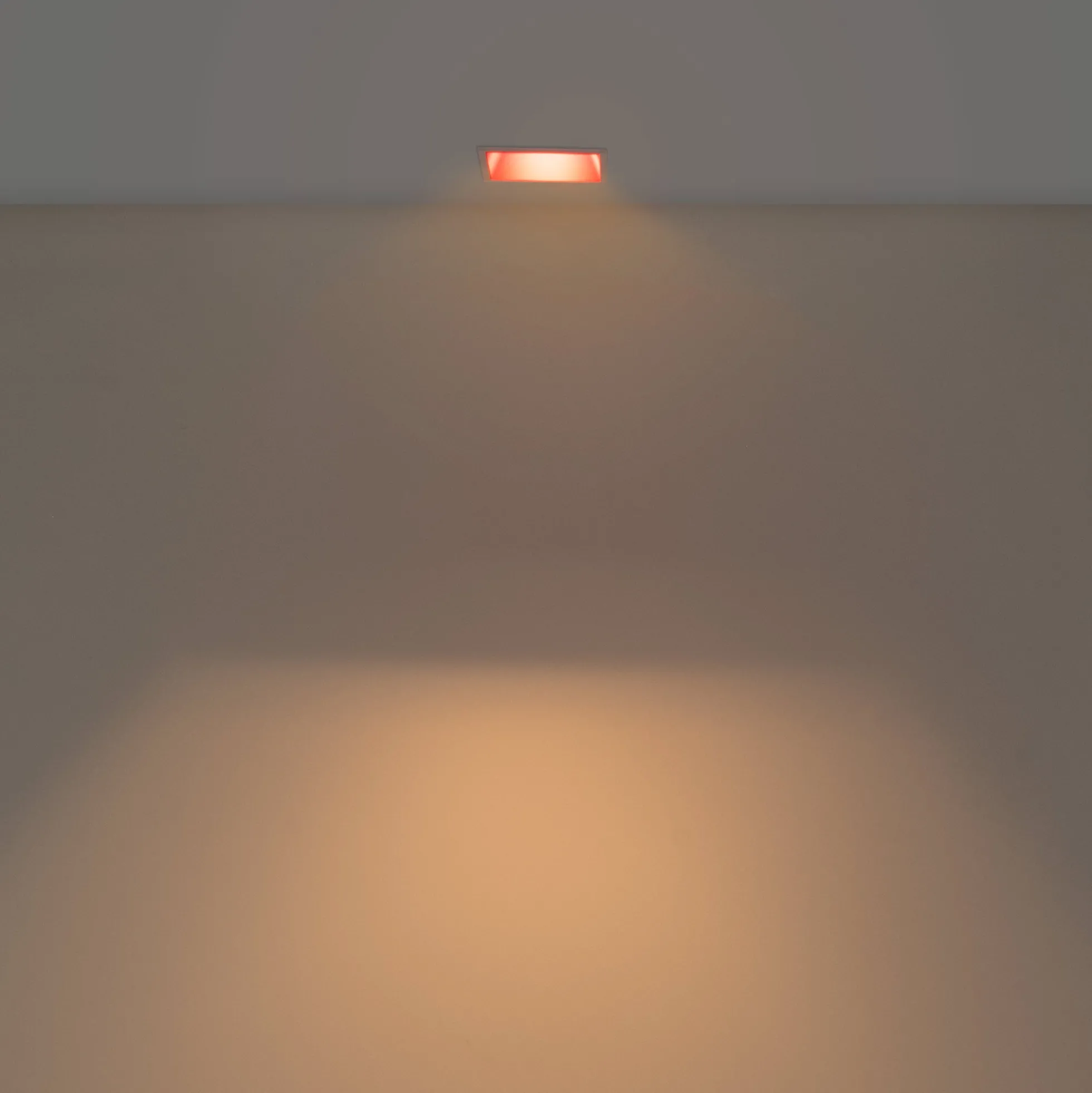 Aro downlight cuadrado asimétrico - Bajo UGR - Corte 85 x 85mm