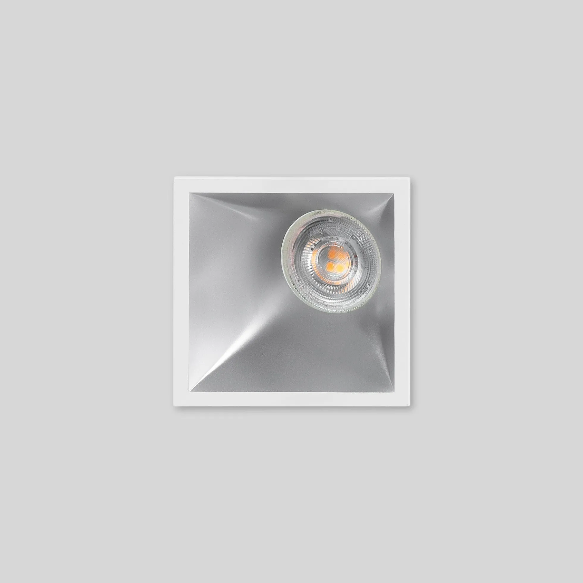 Aro downlight cuadrado asimétrico - Bajo UGR - Corte 85 x 85mm