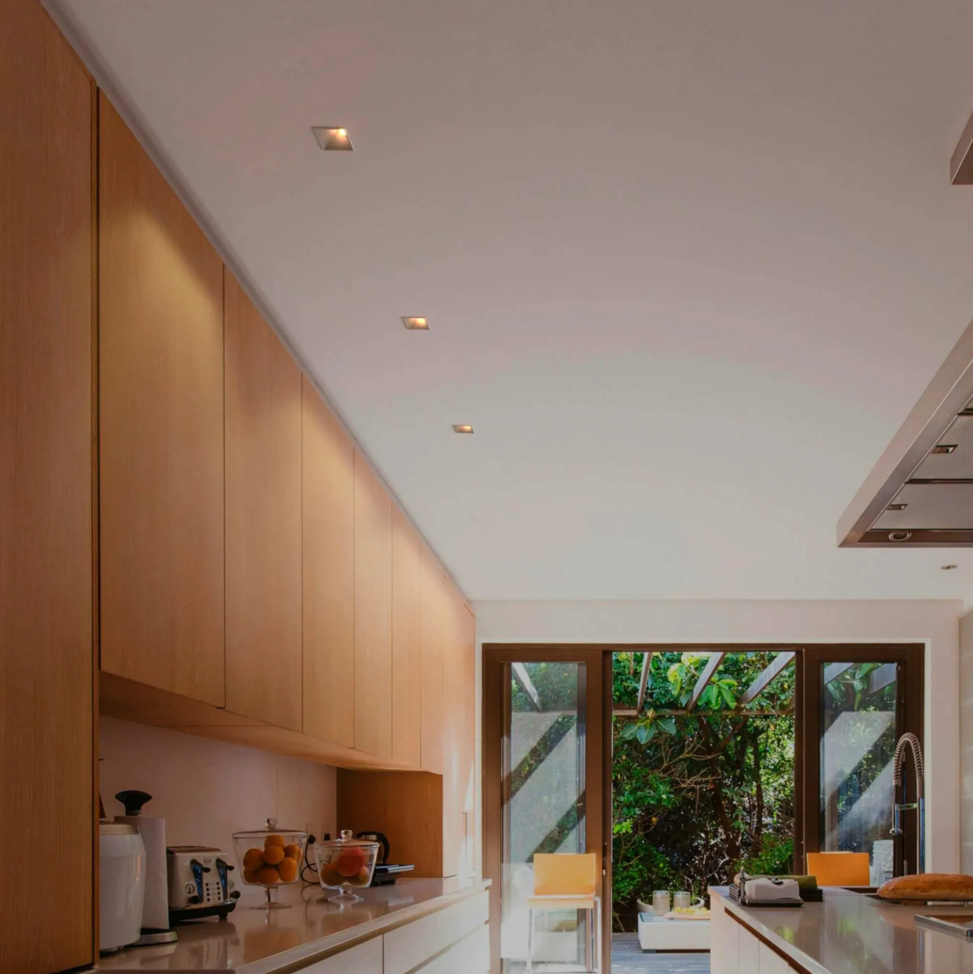 Aro downlight cuadrado asimétrico - Bajo UGR - Corte 85 x 85mm