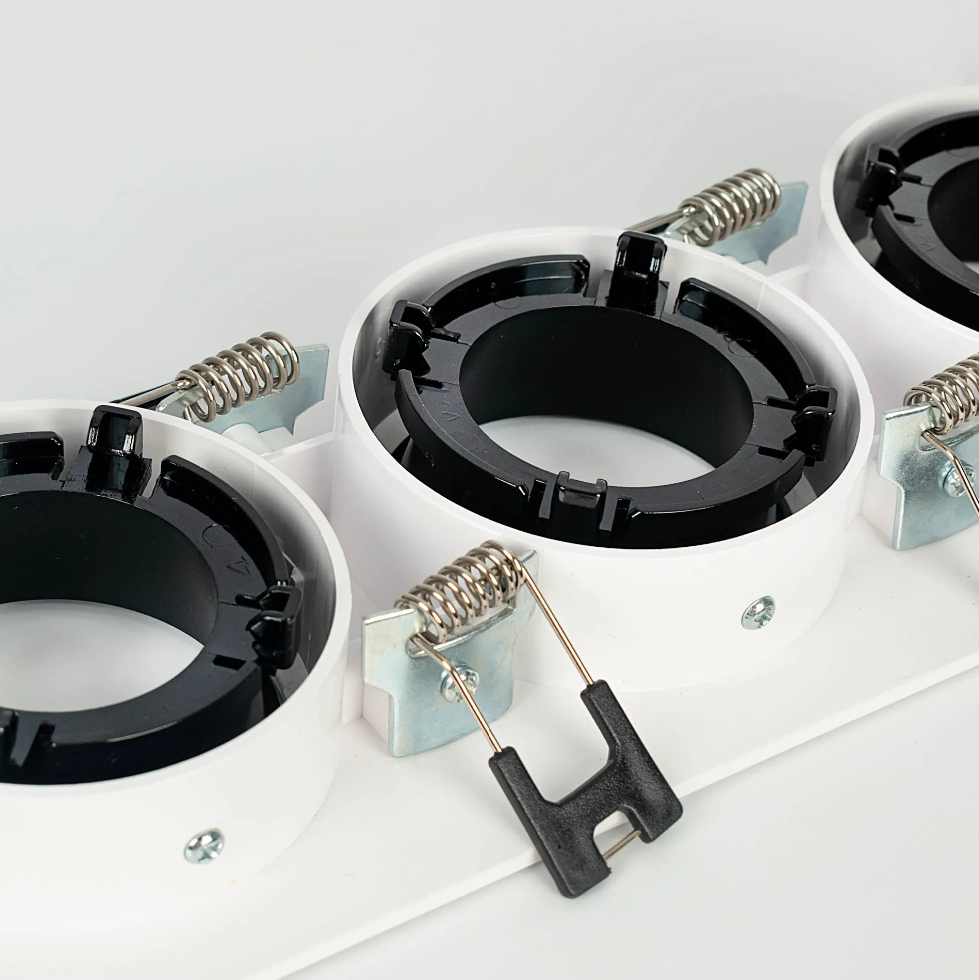Aro downlight cuadrado basculante triple GU10 / MR16 - Bajo UGR - Corte 75 x 235mm