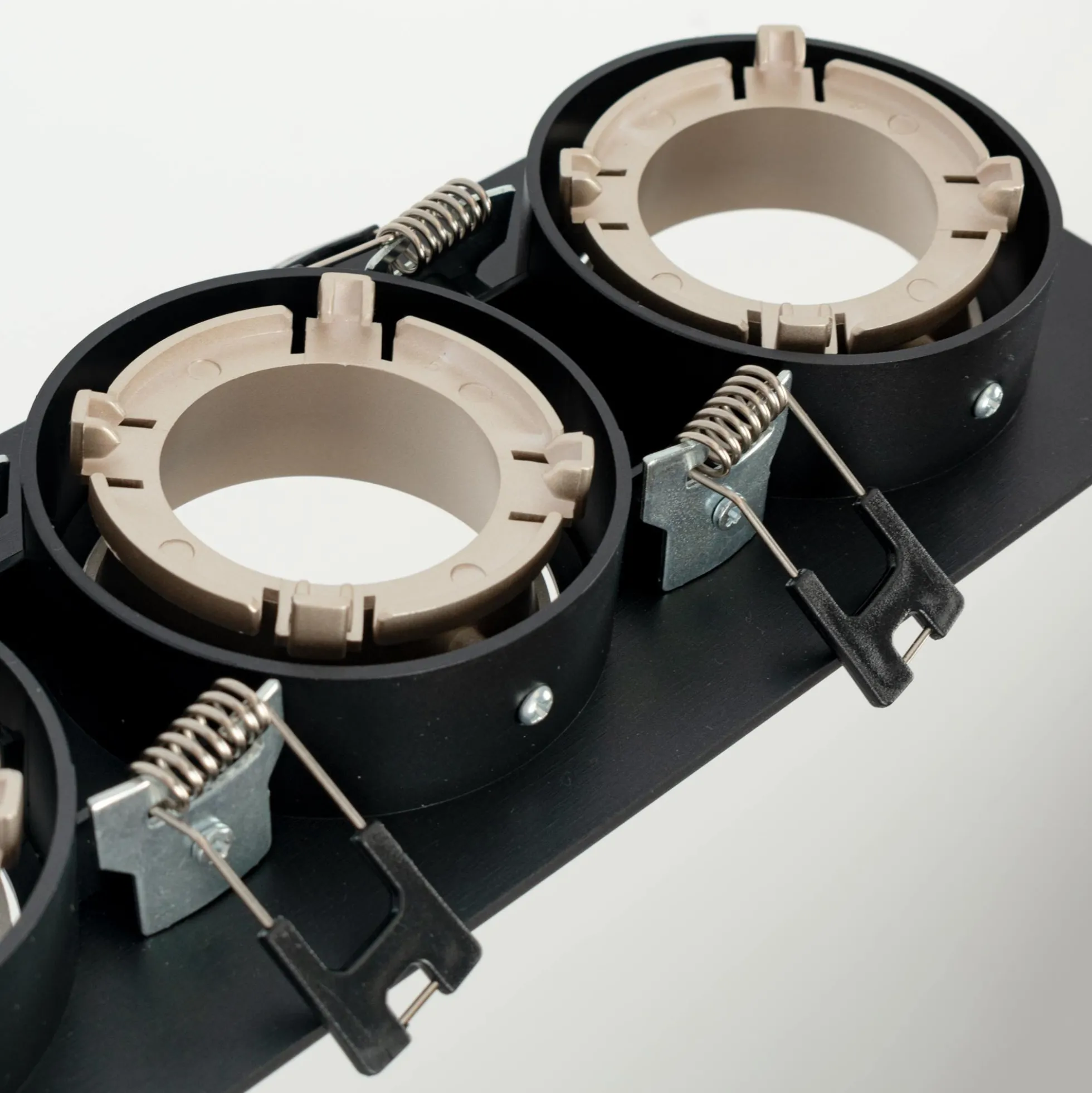 Aro downlight cuadrado basculante triple GU10 / MR16 - Bajo UGR - Corte 75 x 235mm