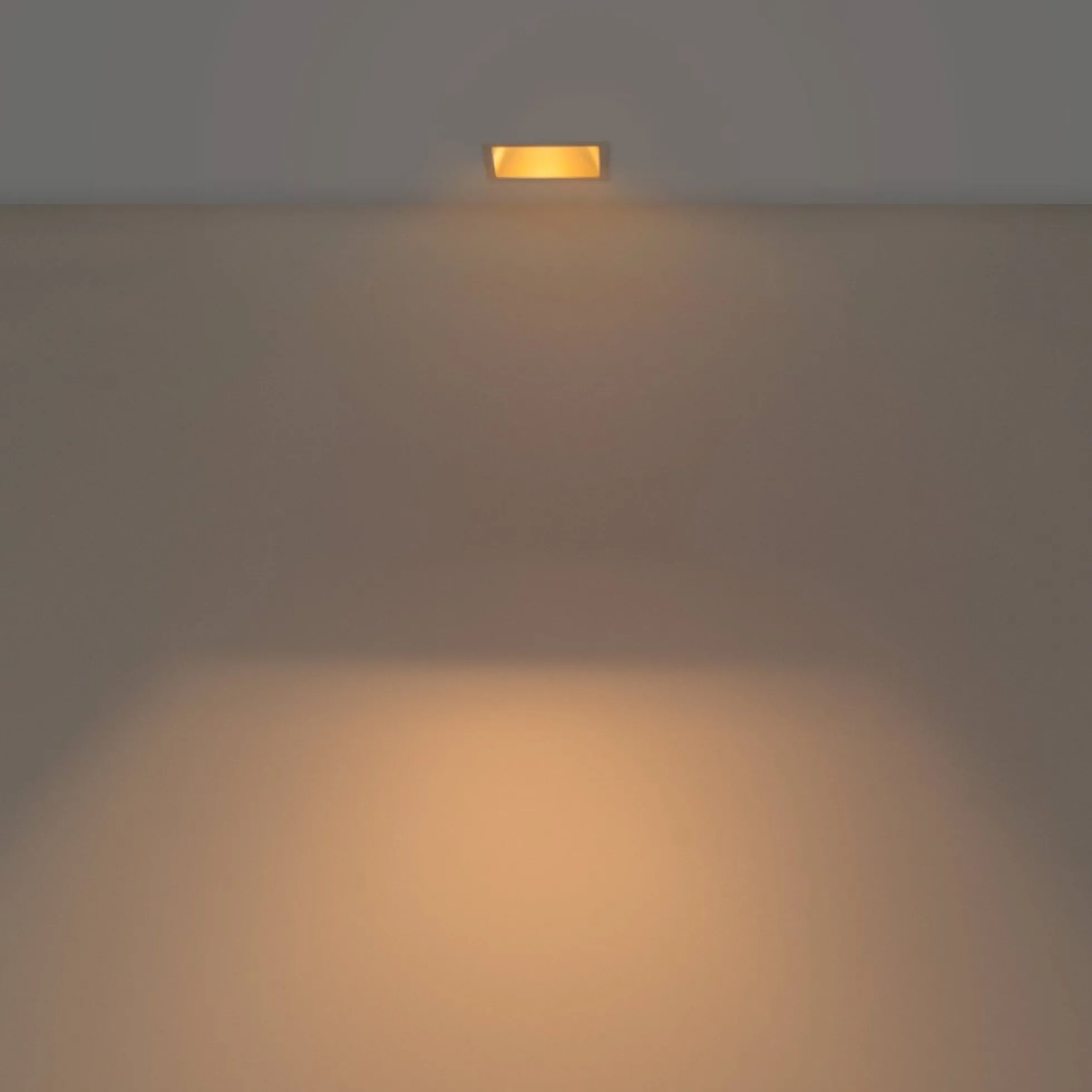 Aro downlight empotrable cuadrado - Bajo UGR - Corte 75 x 75mm
