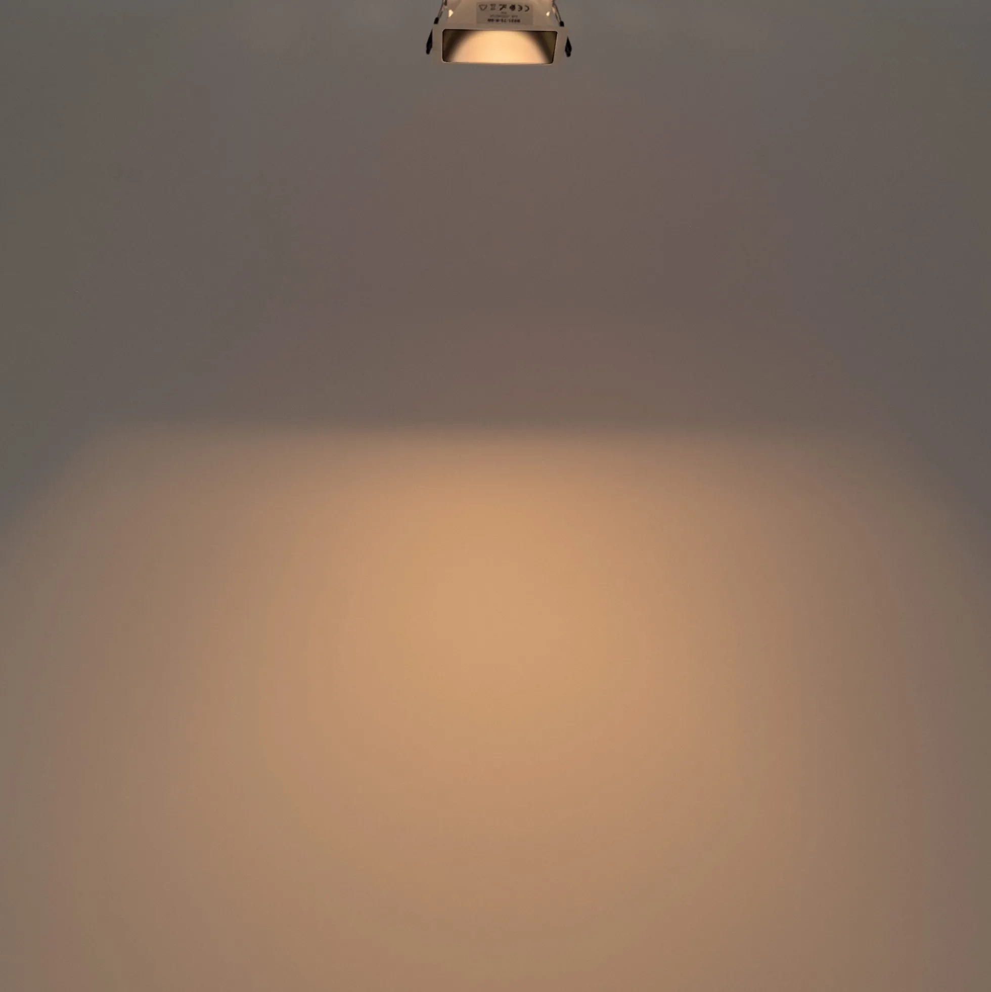 Aro downlight empotrable cuadrado - Bajo UGR - Corte 75 x 75mm