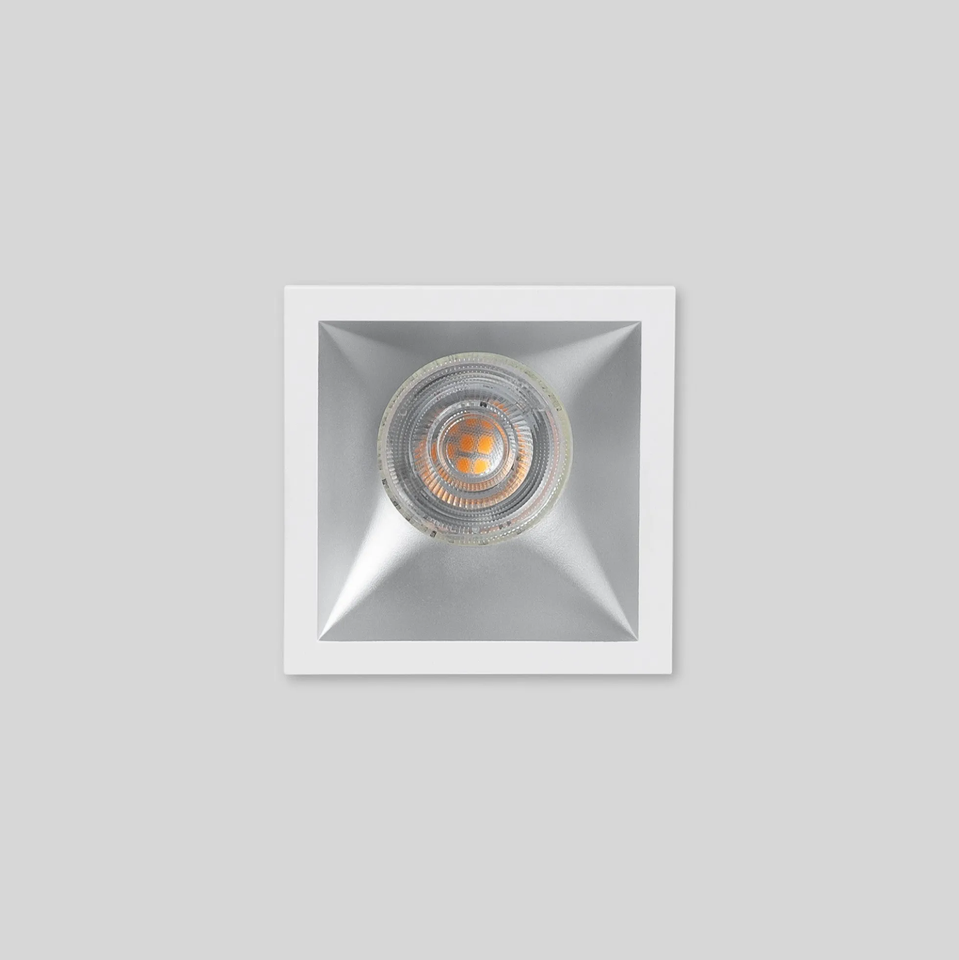 Aro downlight empotrable cuadrado - Bajo UGR - Corte 75 x 75mm