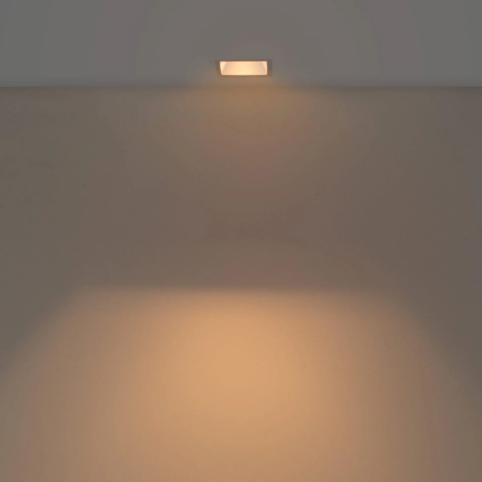 Aro downlight empotrable cuadrado - Bajo UGR - Corte 75 x 75mm