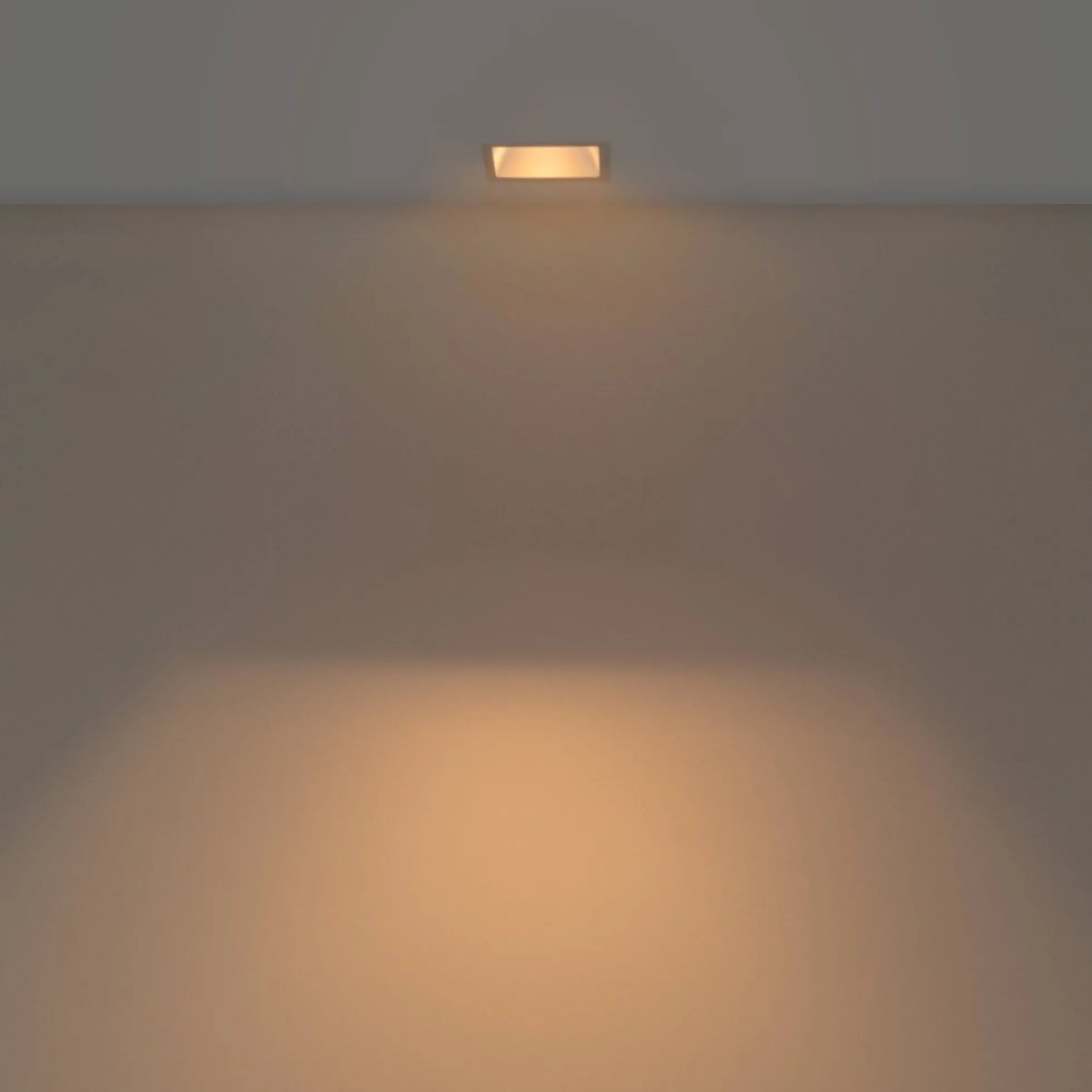 Aro downlight empotrable cuadrado - Bajo UGR - Corte 75 x 75mm