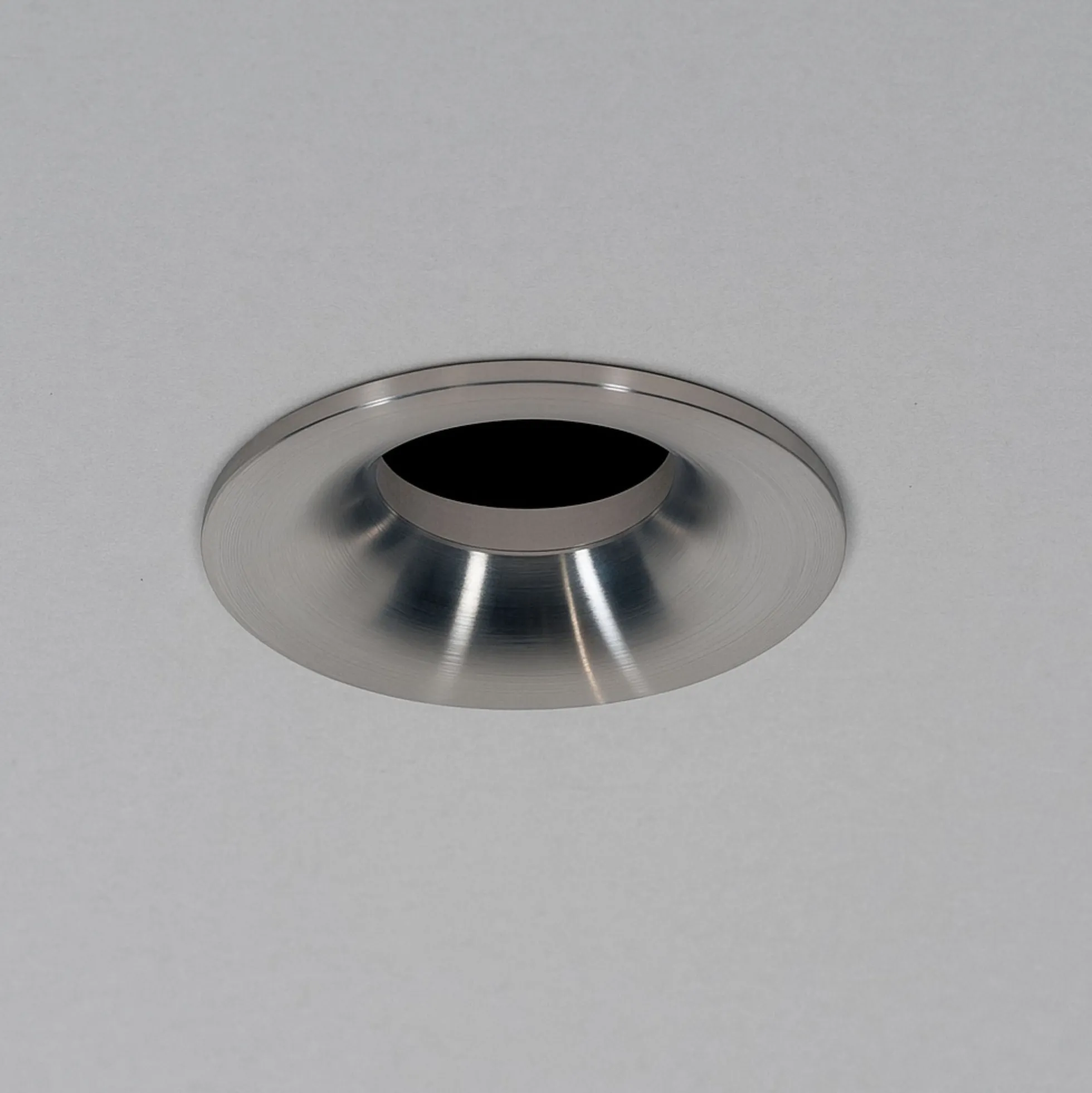 Aro downlight empotrable redondo - GU10 / MR16 - Corte Ø65mm