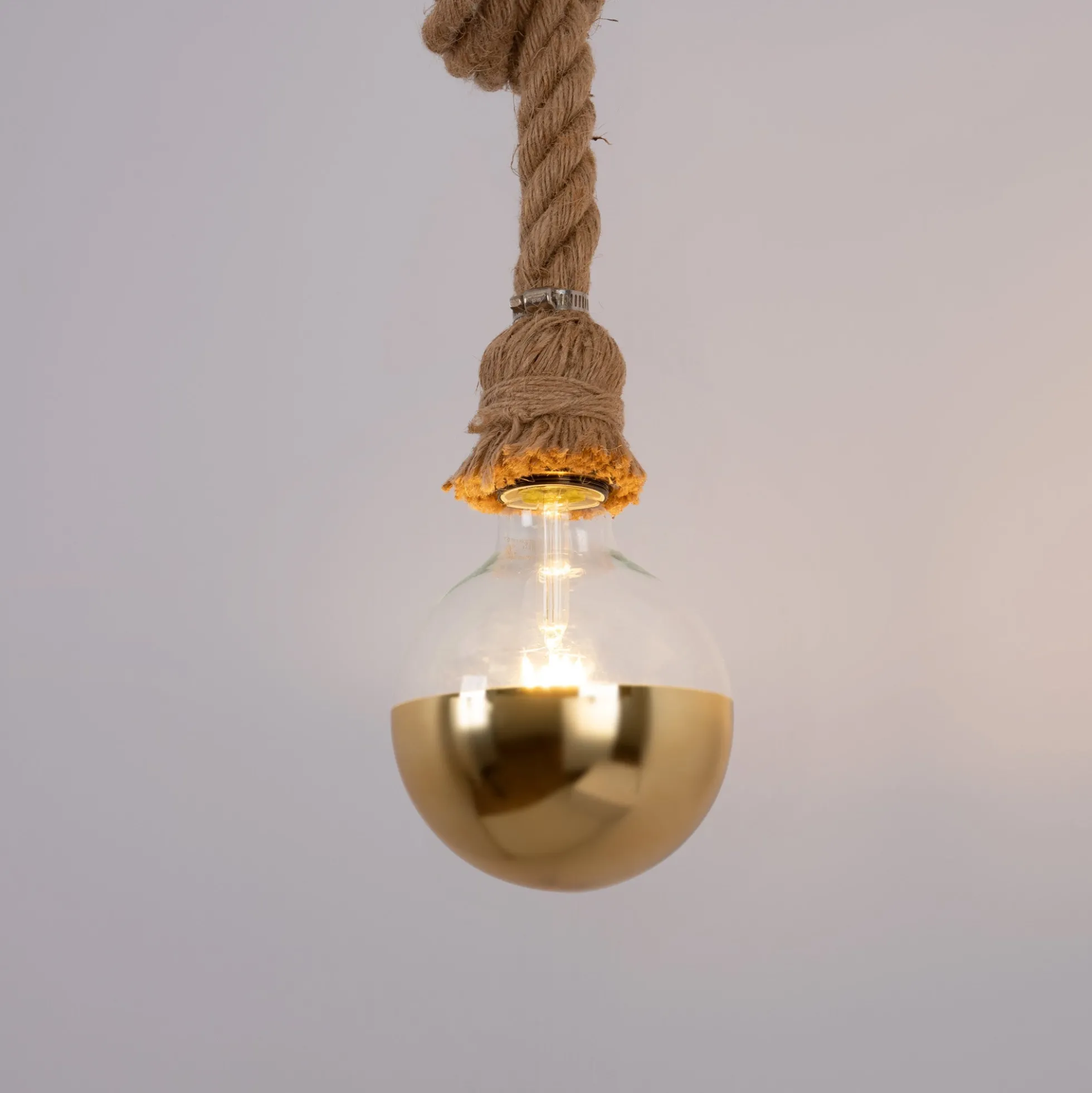 Bombilla decorativa espejada dorada E27 G125 - 6W - 3000K