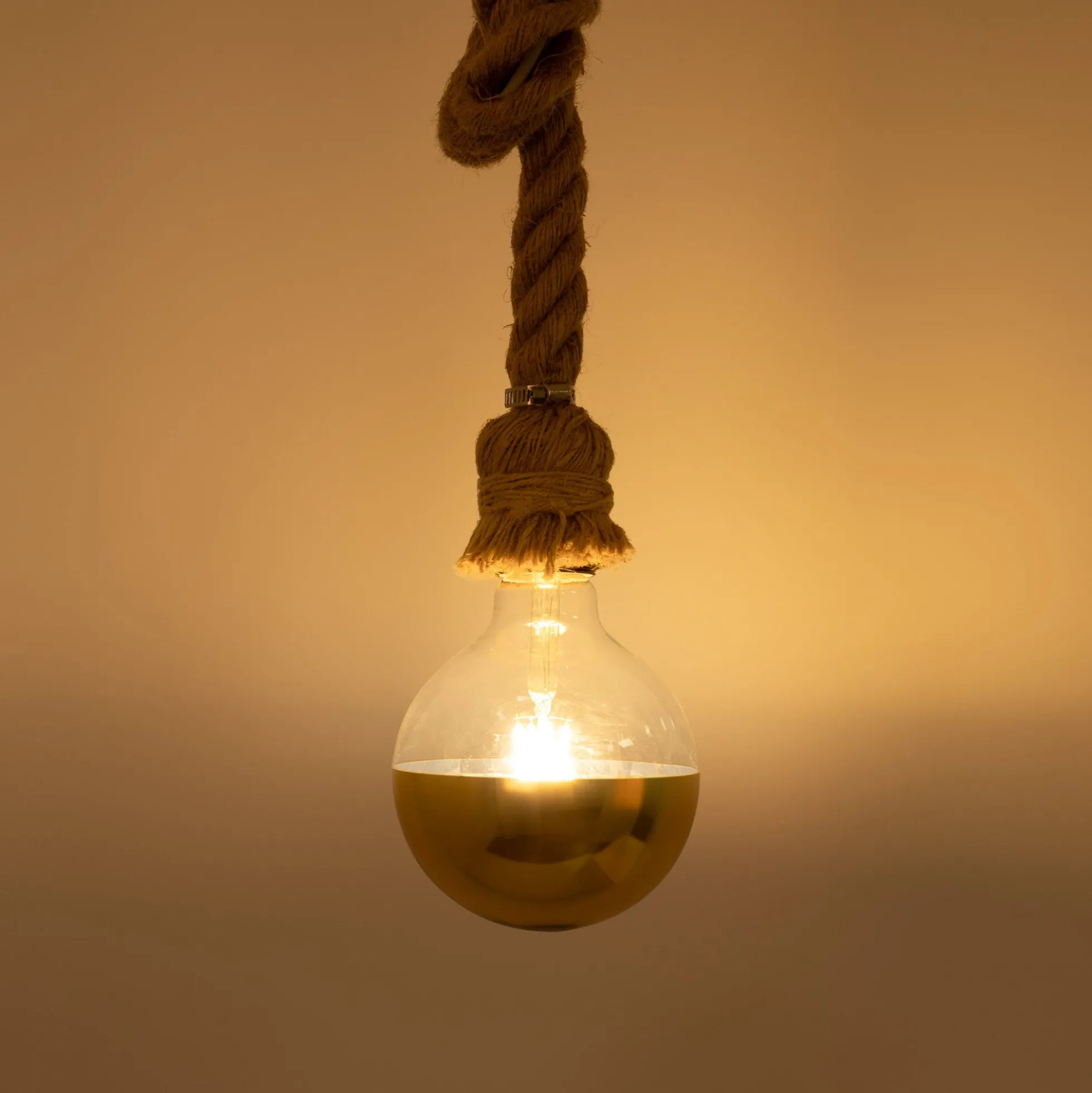 Bombilla decorativa espejada dorada E27 G125 - 6W - 3000K
