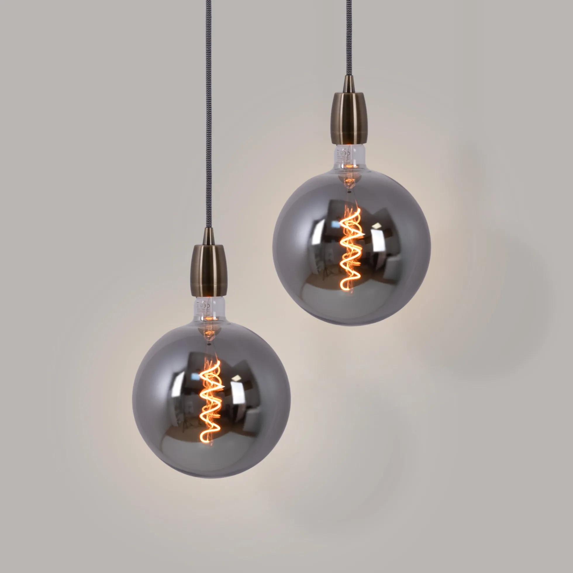 Bombilla decorativa globo filamento con tinte ahumado "Smoky" E27 G200 - Regulable - 4W - 1800K