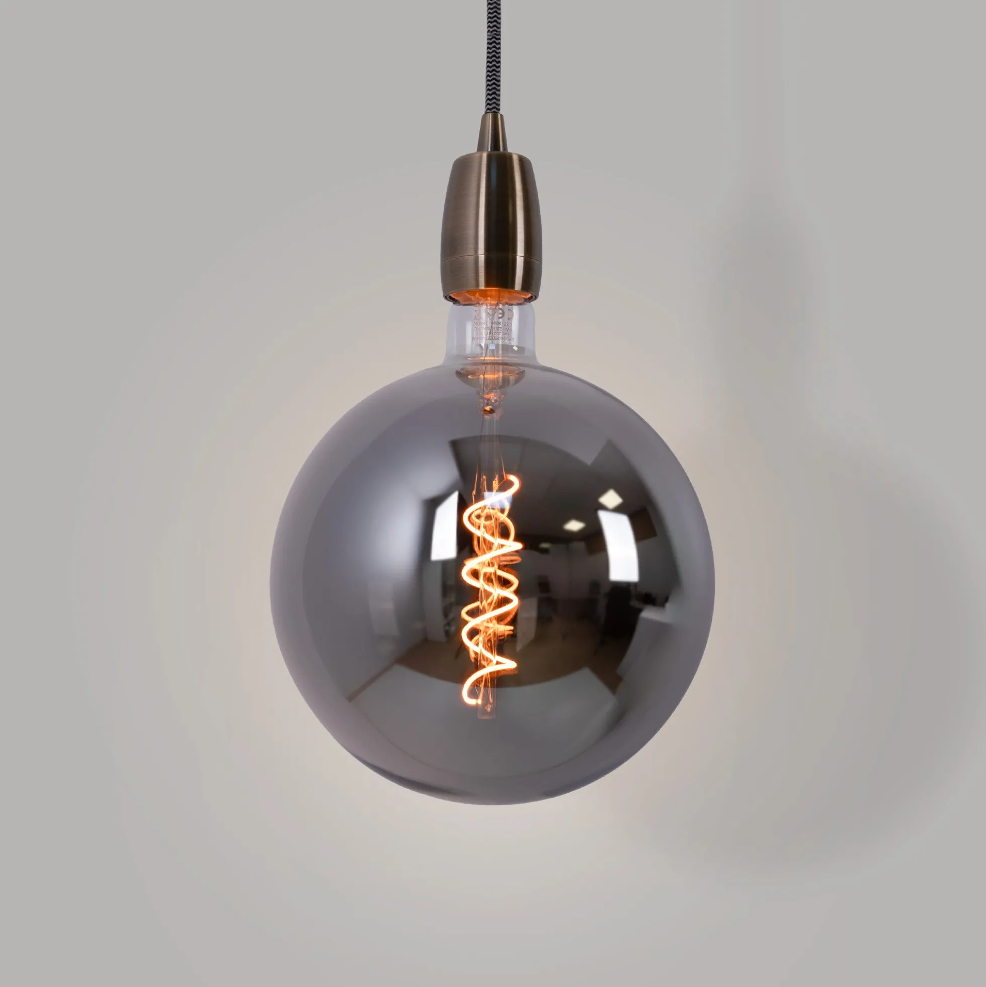 Bombilla decorativa globo filamento con tinte ahumado "Smoky" E27 G200 - Regulable - 4W - 1800K
