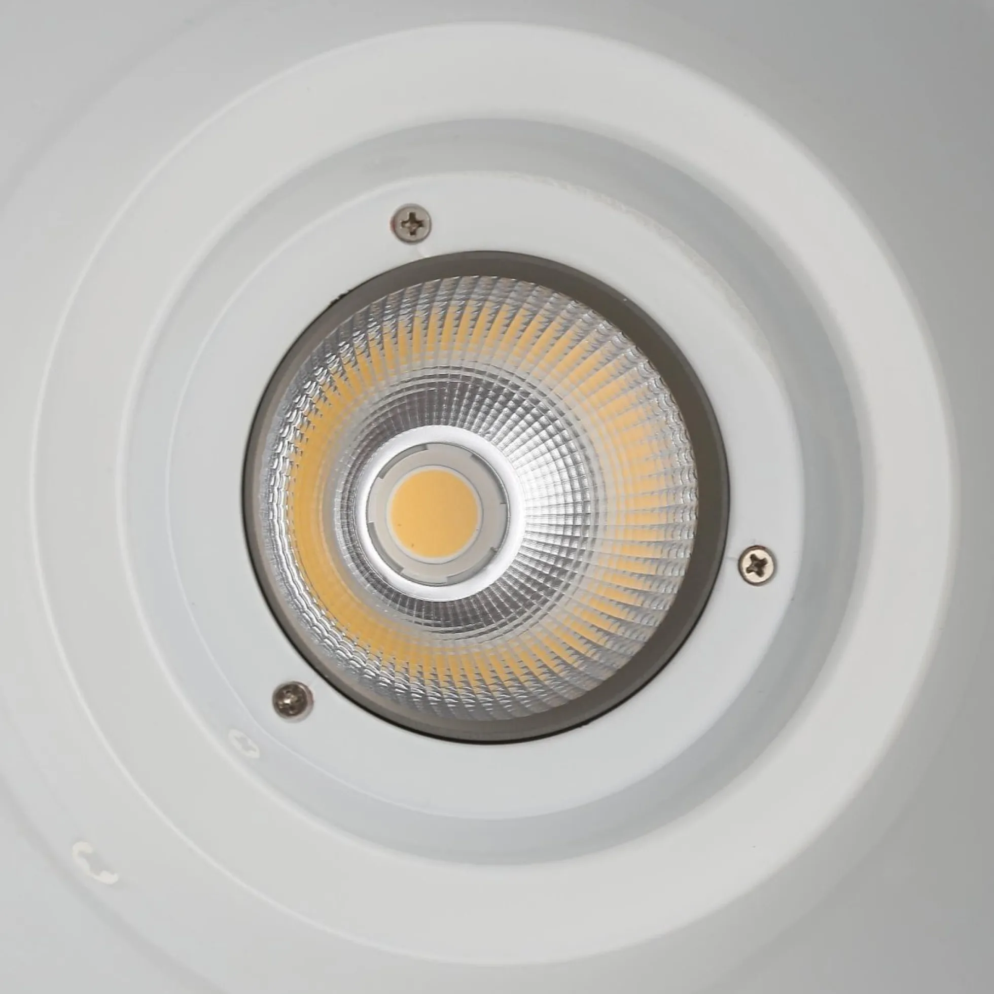 Campana LED 36W especial para moda y retail - CRI90 - 3000K - Driver KeGu