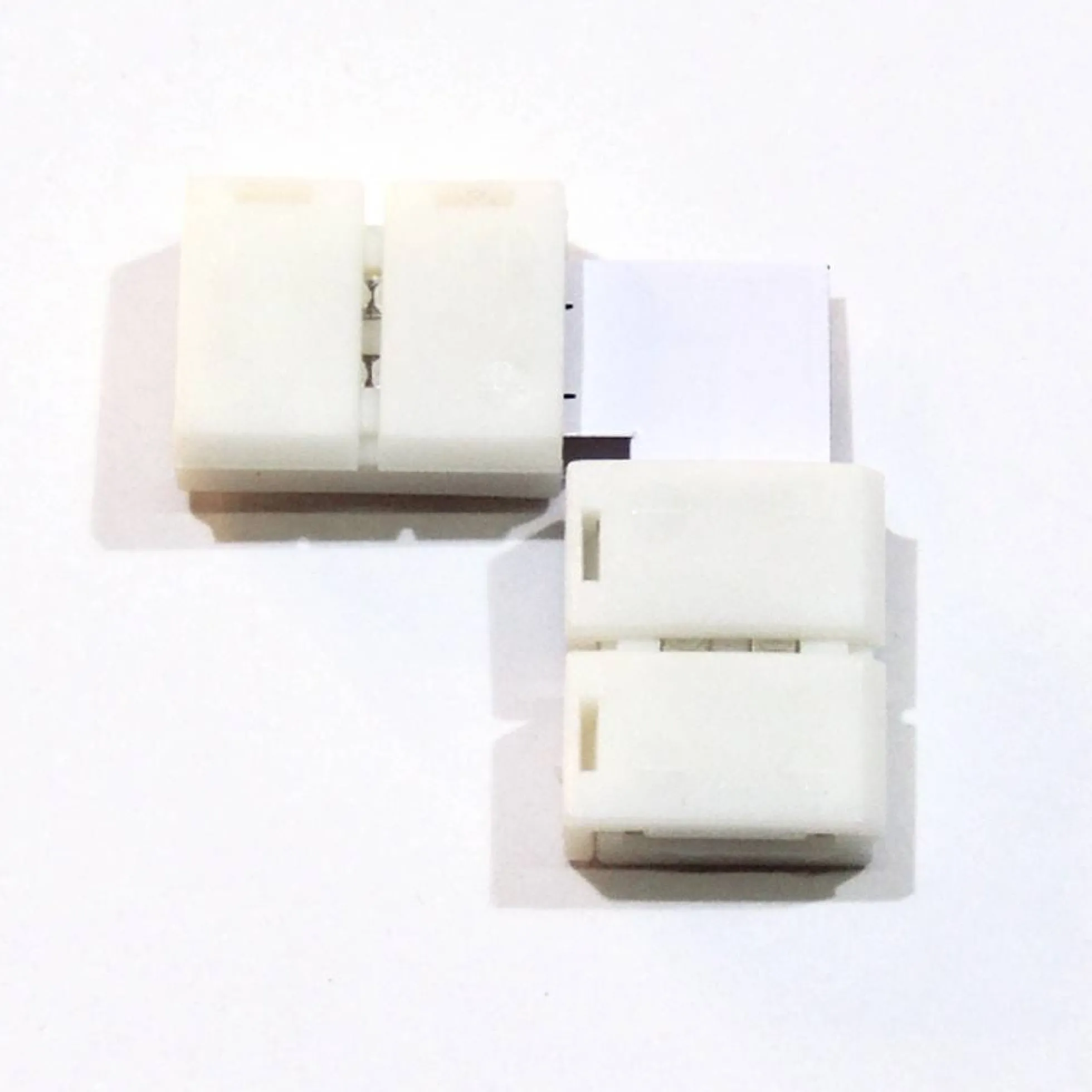 Conector para tiras LED 12V 8mm para esquinas 90º