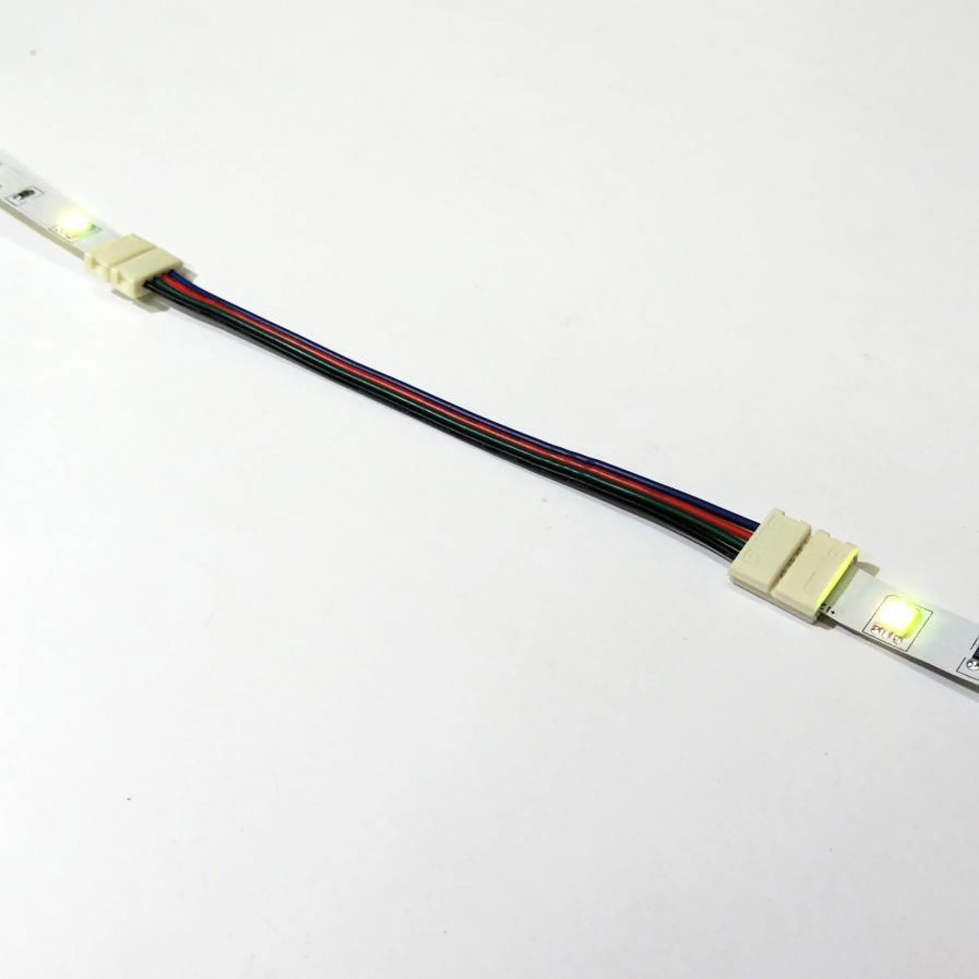 Conector para tiras 12V RGB con cable