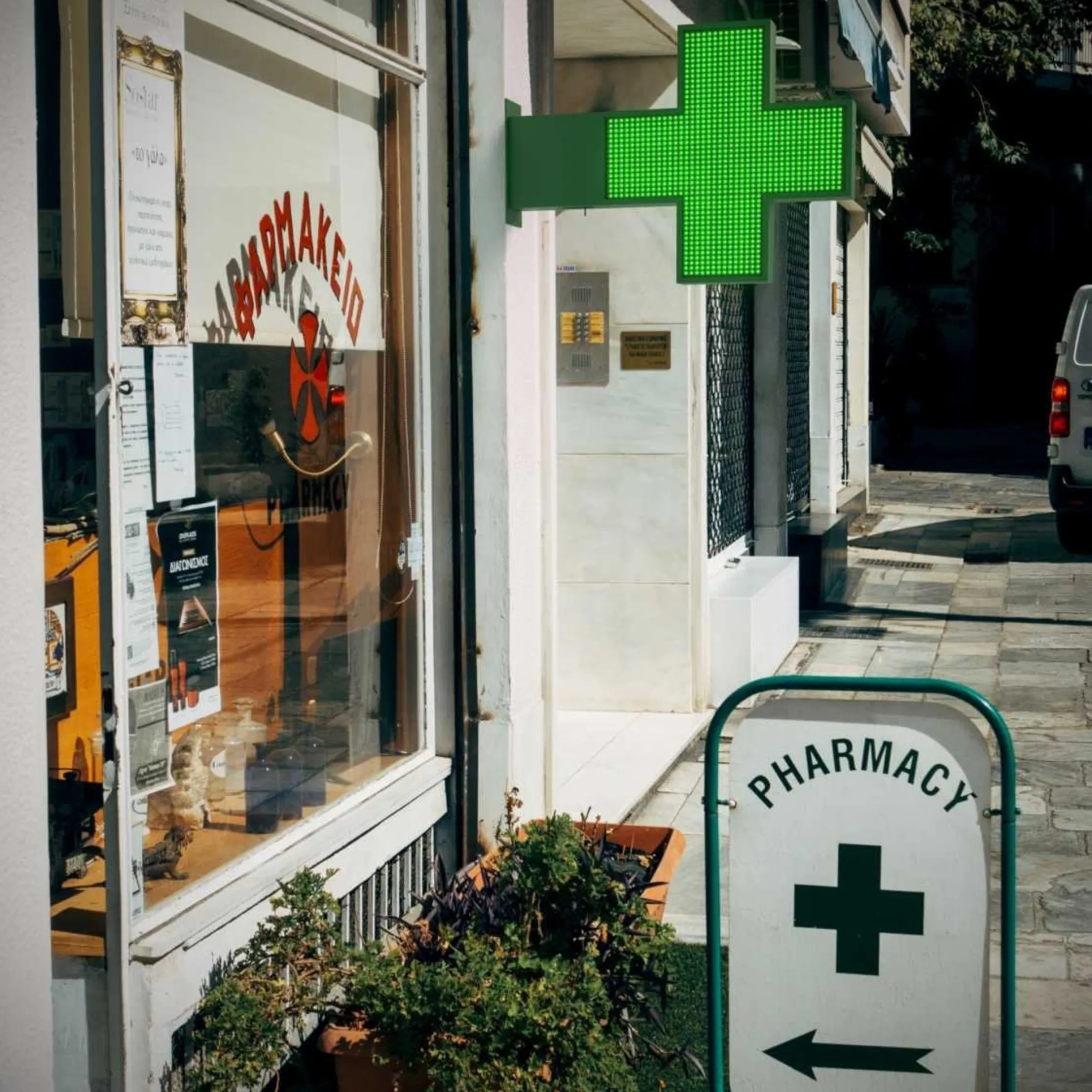 Cruz de farmacia LED monocolor verde programable P10 - Exterior - 96x96cm