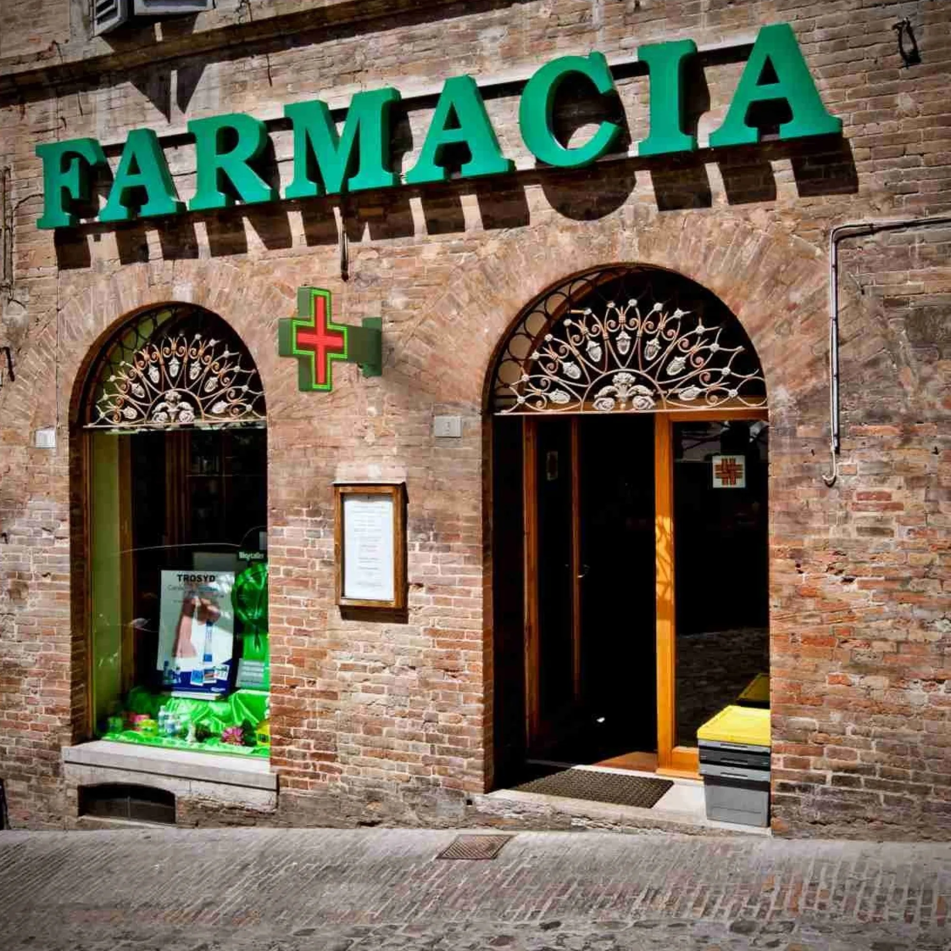 Cruz de farmacia LED RGB multicolor programable P6 - Exterior