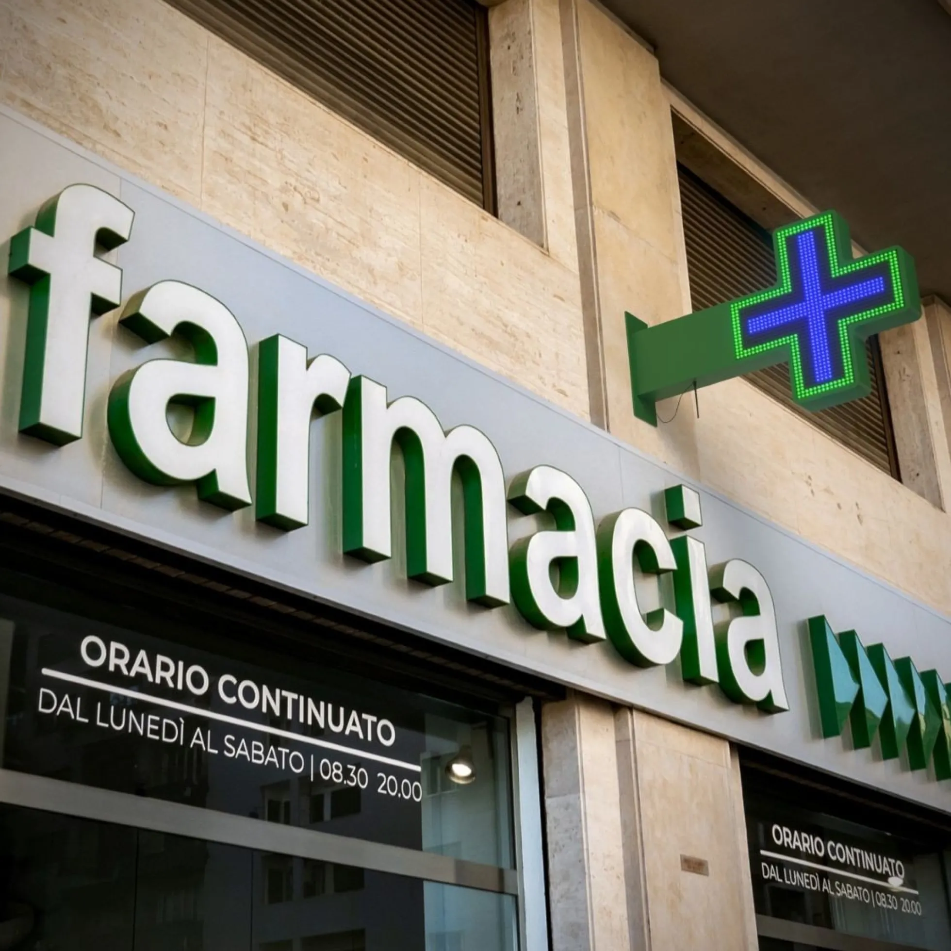 Cruz de farmacia LED RGB multicolor programable P6 - Exterior
