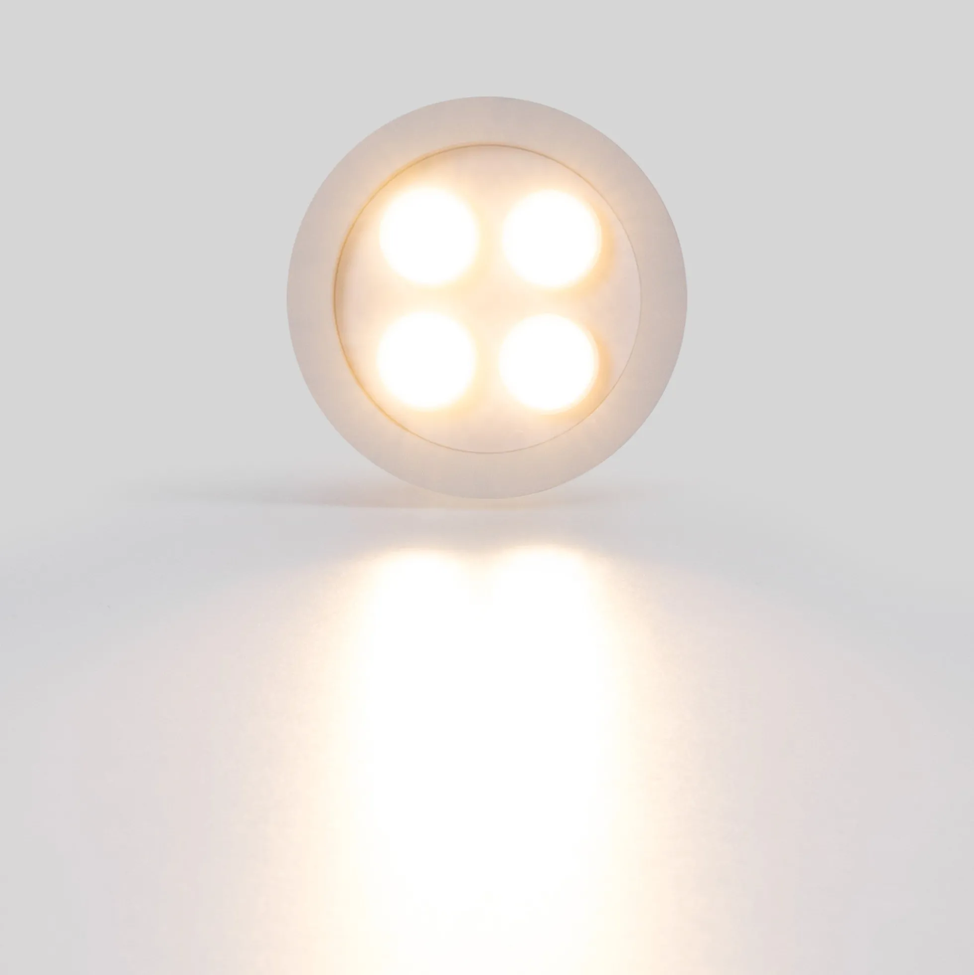 Downlight LED empotrable circular 8W - Chip Osram - UGR18 - Corte Ø 58mm