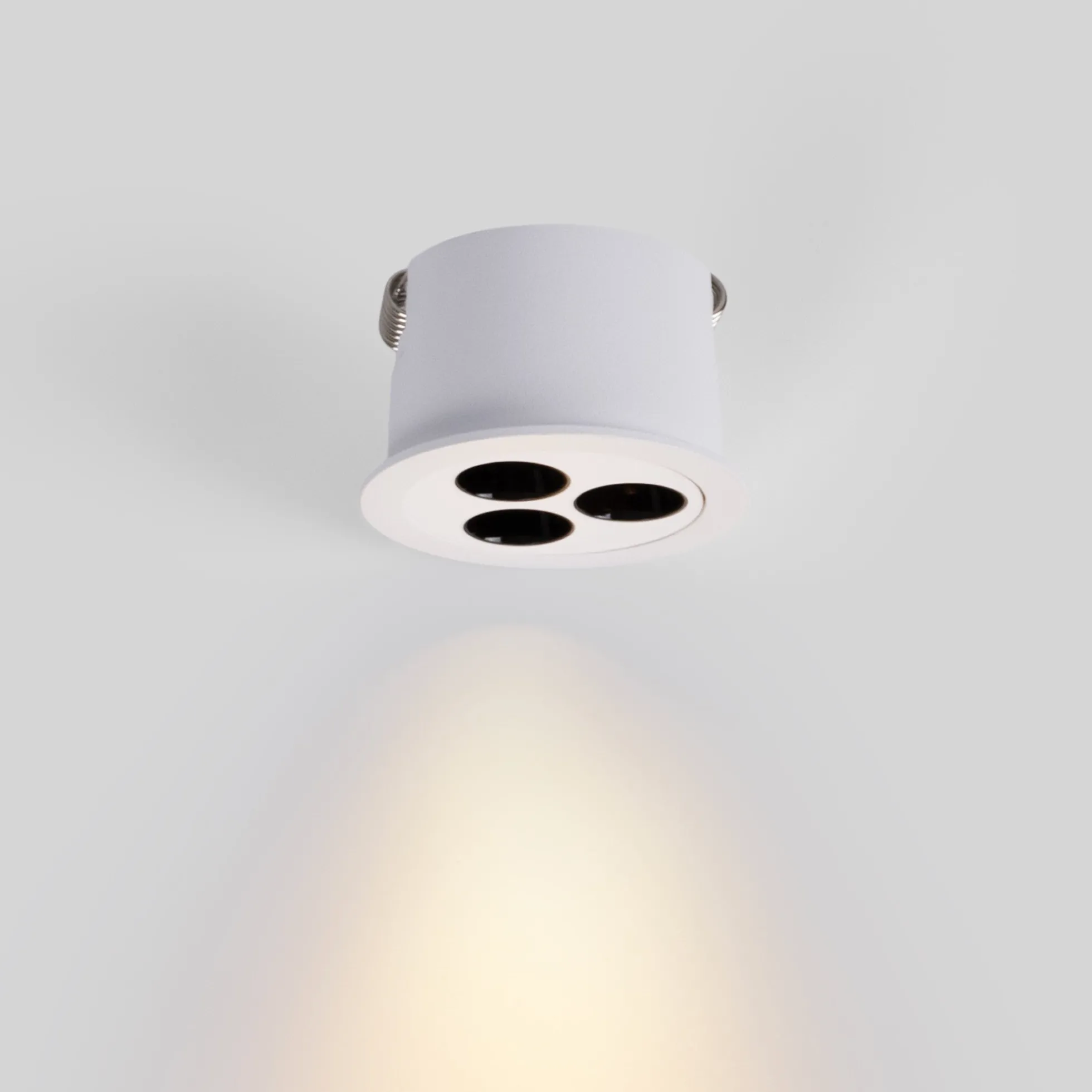 Downlight LED empotrable circular 6W - UGR18 - Corte Ø 55mm - Blanco