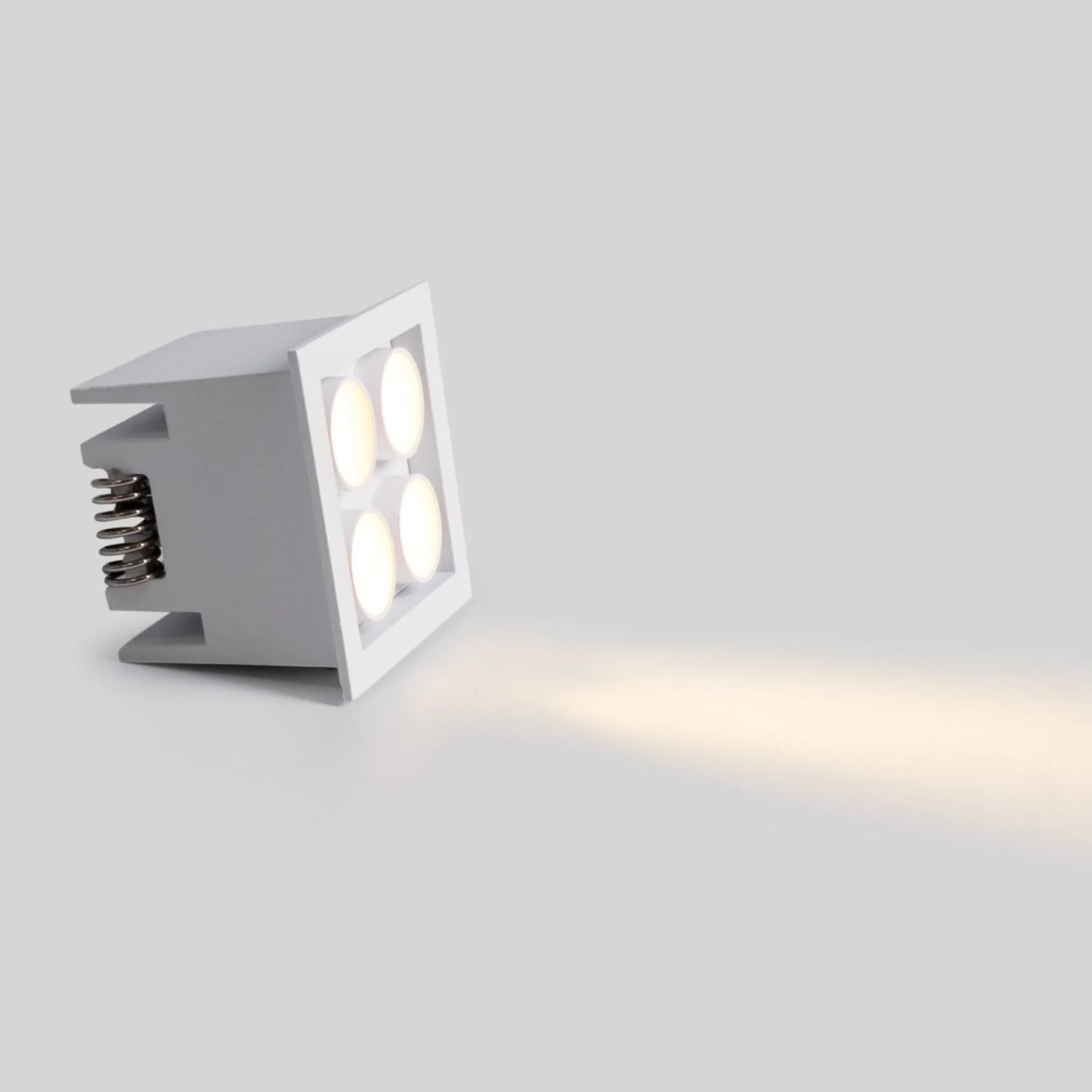 Downlight LED empotrable cuadrado 8W - Chip Osram - UGR18 - Corte 48 x 48 mm