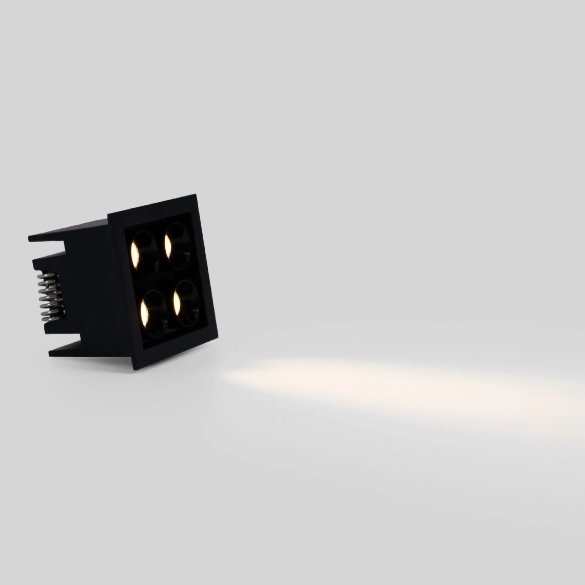 Downlight LED empotrable cuadrado 8W - Chip Osram - UGR18 - Corte 48 x 48 mm