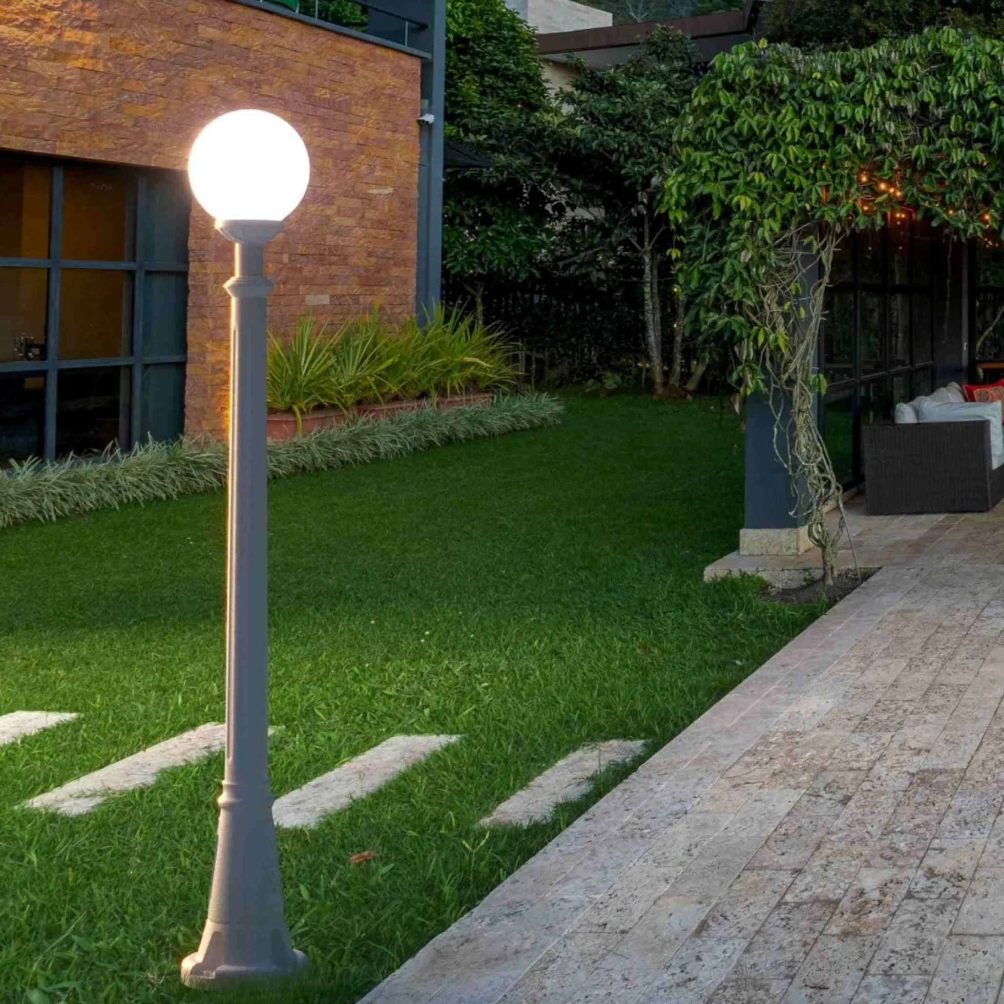 Farola exterior FUMAGALLI "GLOBO ARTU/G250" - 8.5W - E27 - CCT - Poste 1.5mts