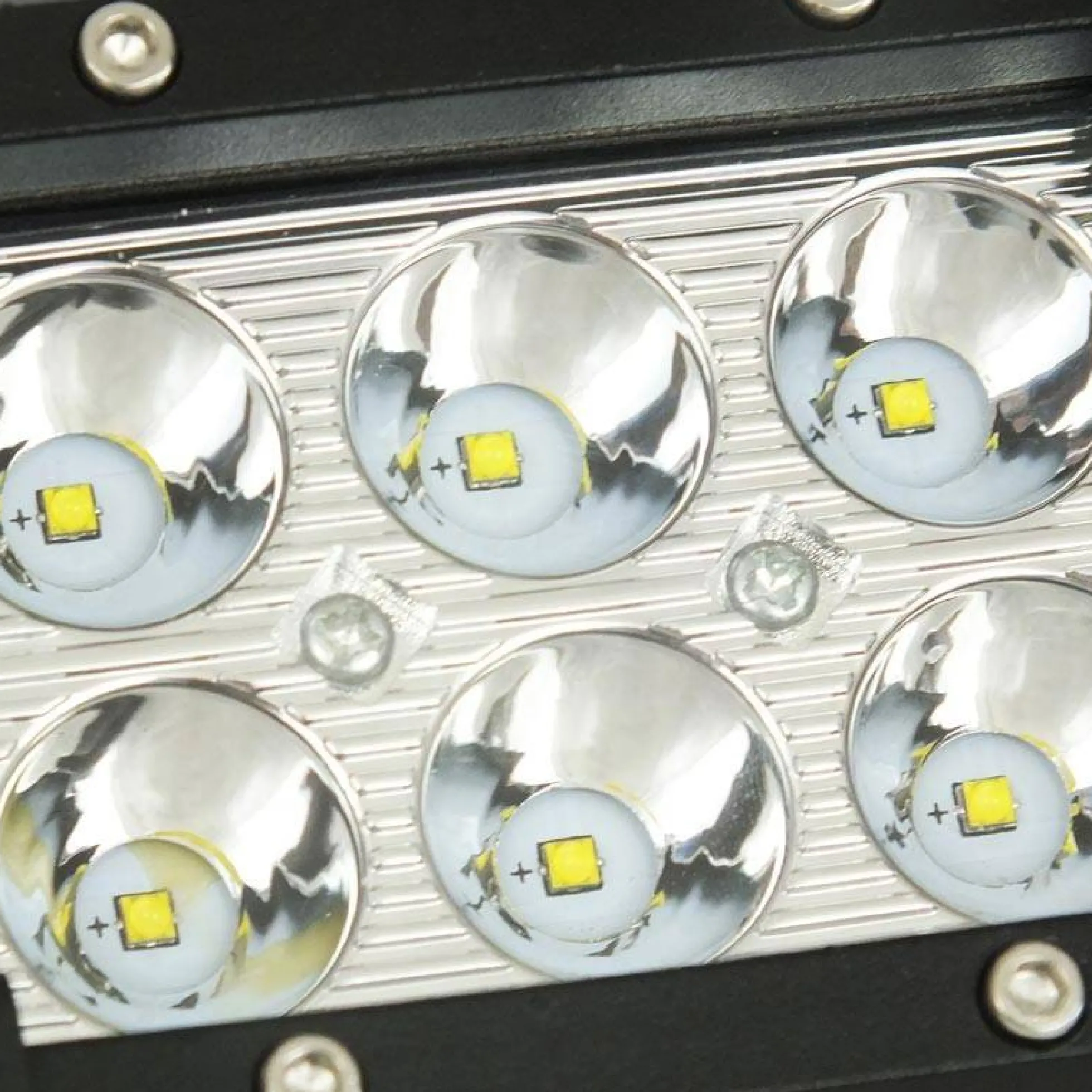 Faro LED 4x4 todoterreno - 18W - 10-40V DC - 4 Pulgadas - 1500 lm - Ángulo 30º