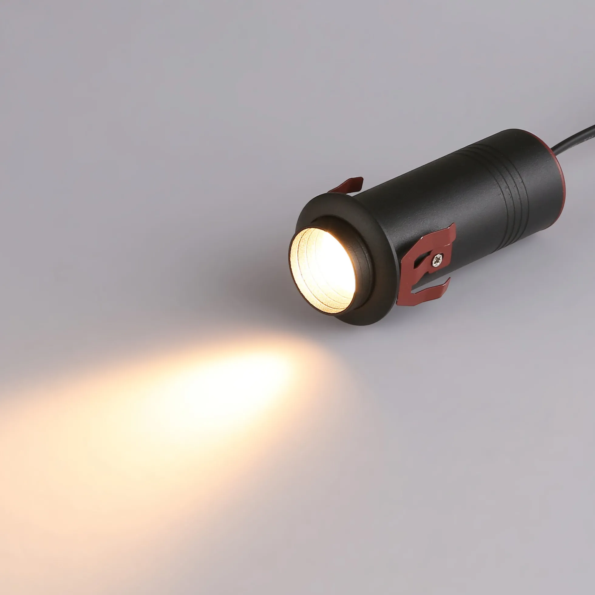 Foco de techo empotrable "ROMI" 7W - Zoom - Chip OSRAM - 2700K