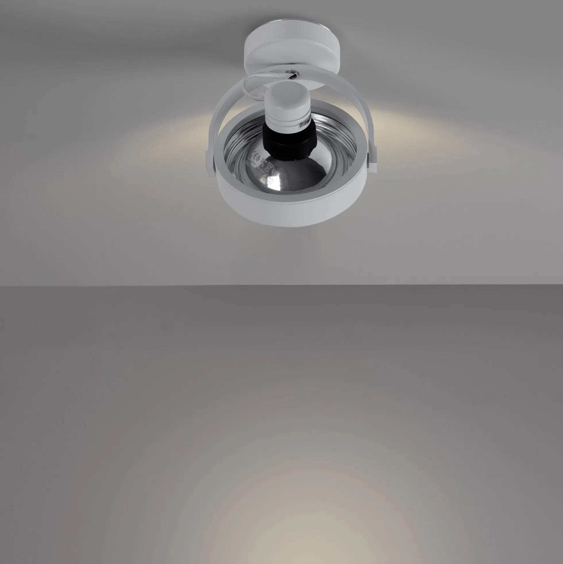 Foco de techo orientable "IRIS" + Bombilla AR111 GU10