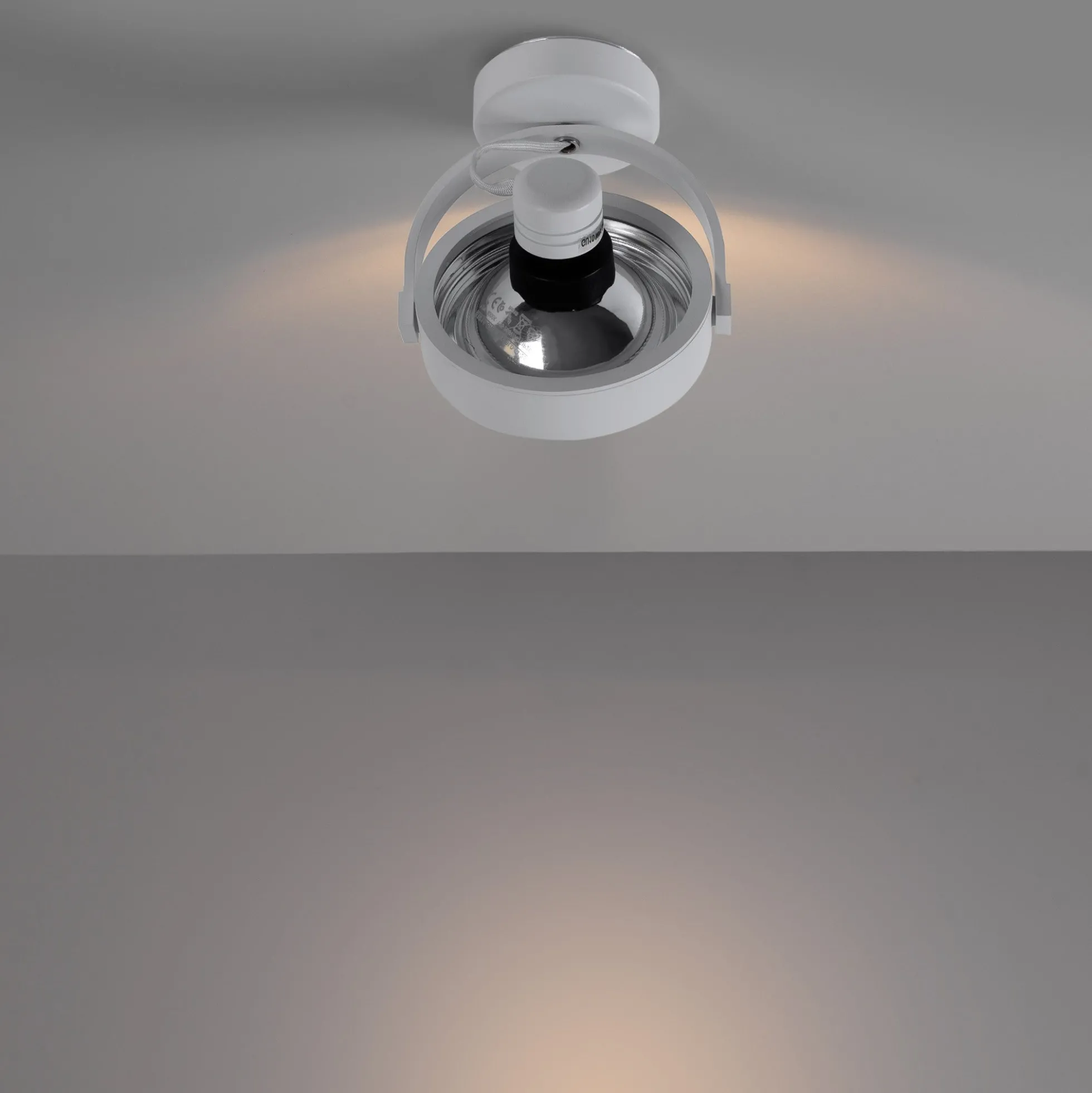 Foco de techo orientable "IRIS" + Bombilla AR111 GU10