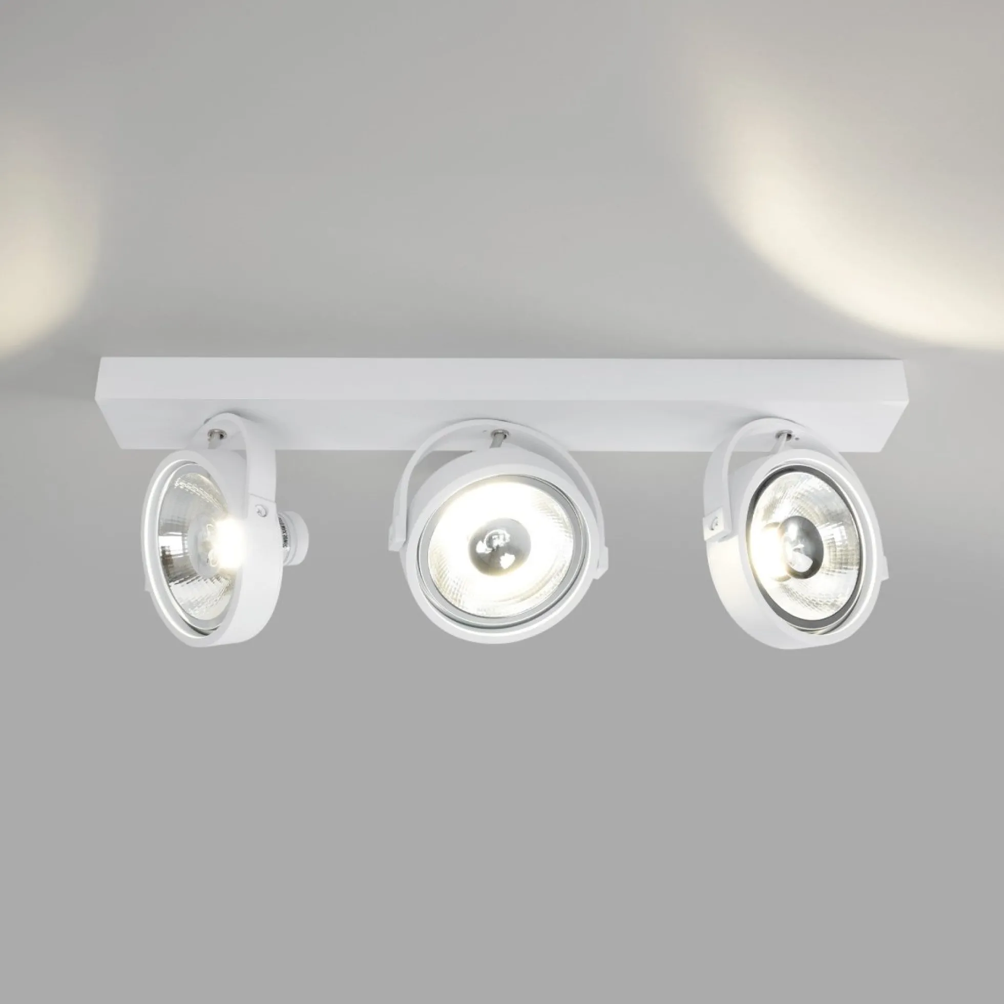 Foco de techo triple orientable "IRIS" + 3 bombillas AR111 GU10