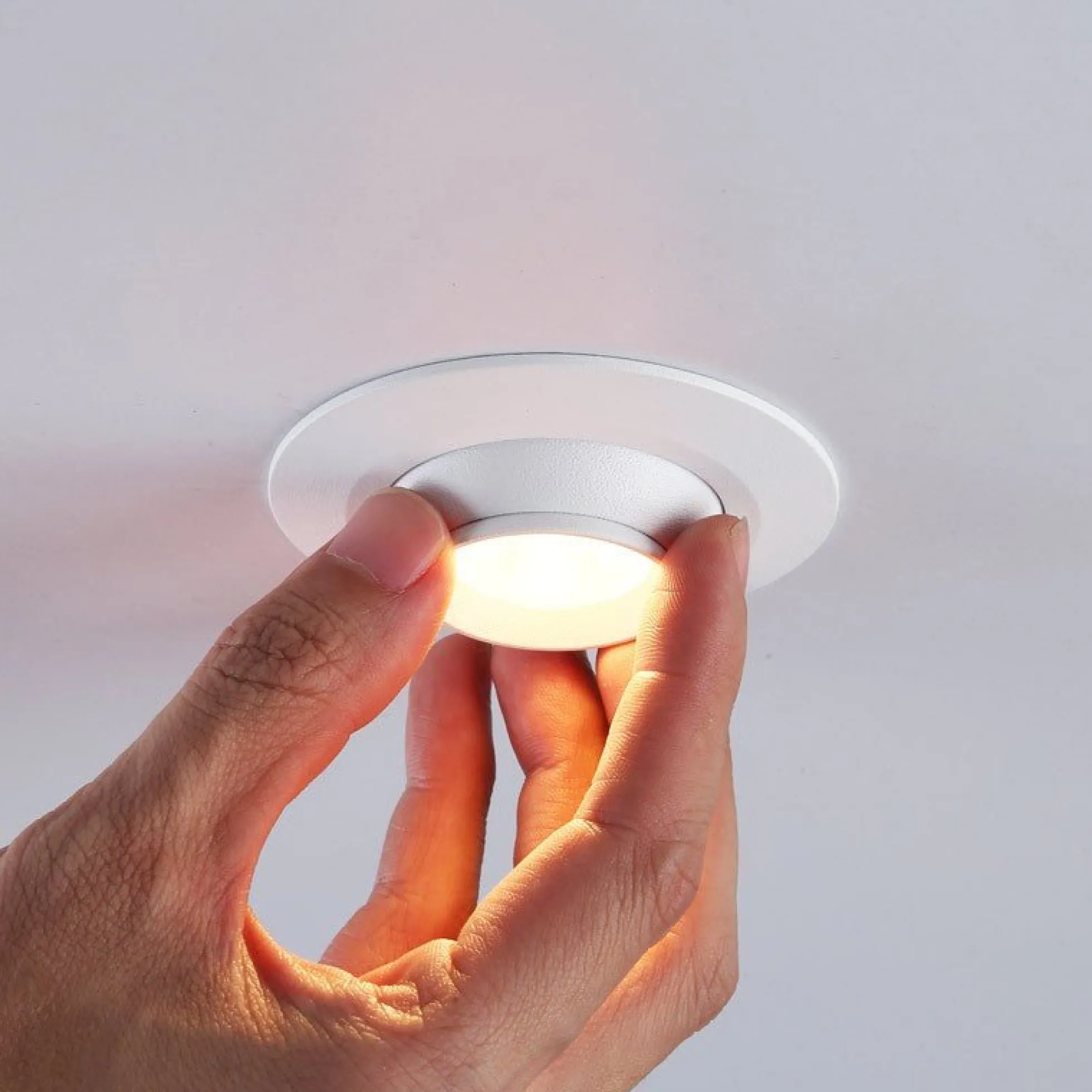 Foco empotrable LED con zoom - Orientable - Chip Cree - 2700K - 3W
