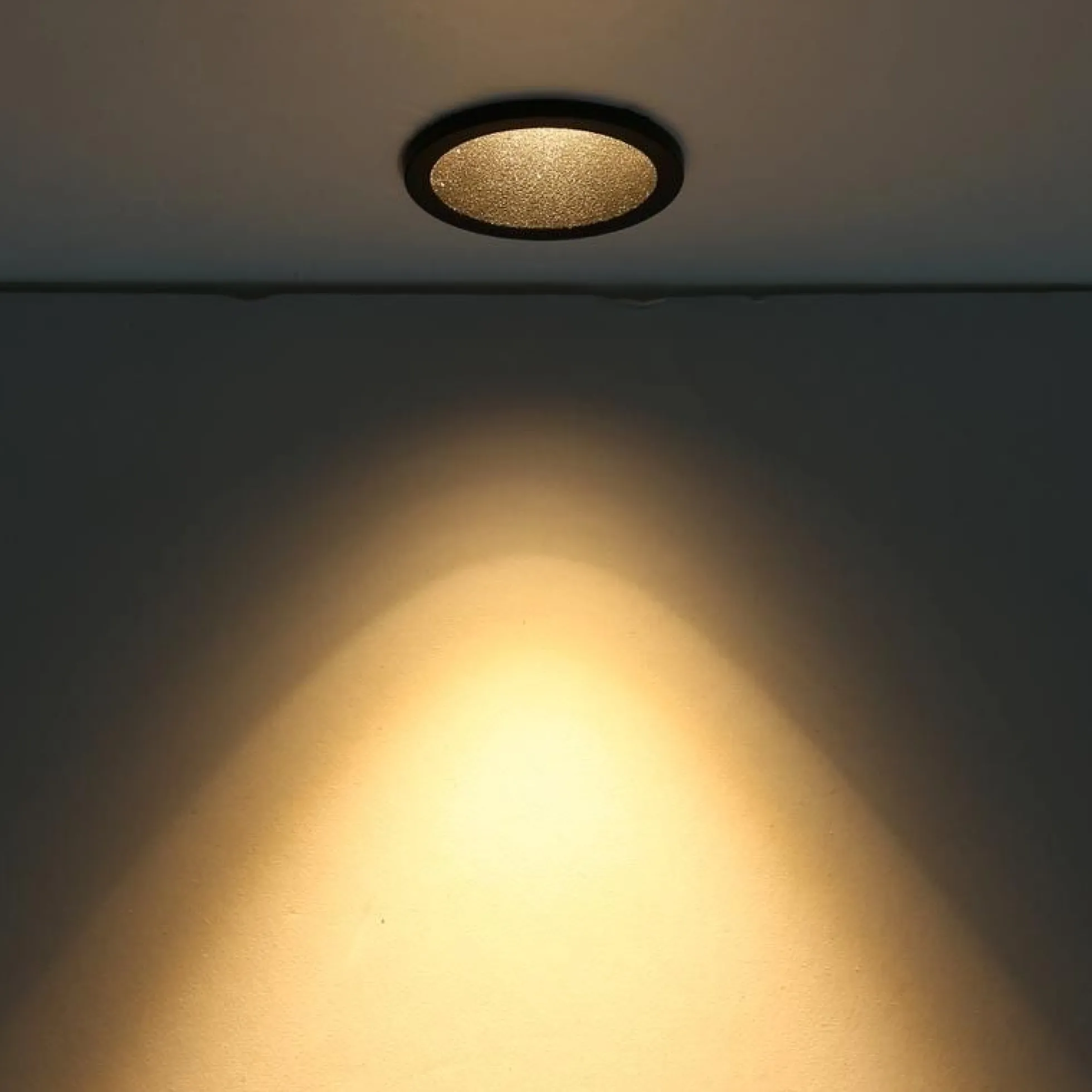 Foco LED empotrable - Chip Cree - Bajo UGR - 2700K - 3W