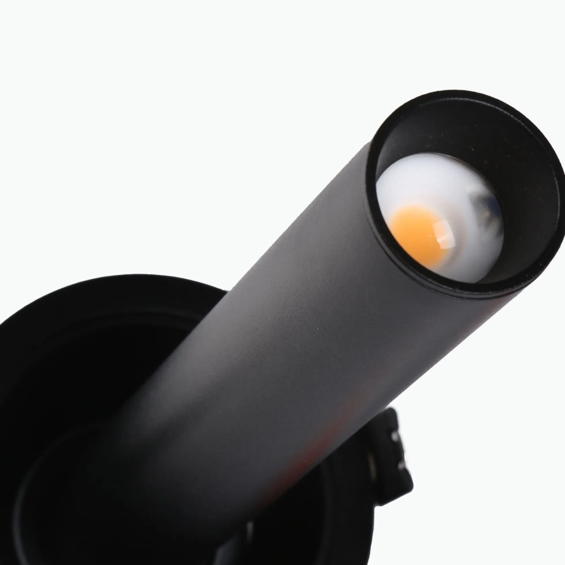 Foco LED empotrable orientable "ALAI" - Zoom - 200mm - 2800K - LED COB - chip Cree - 7W