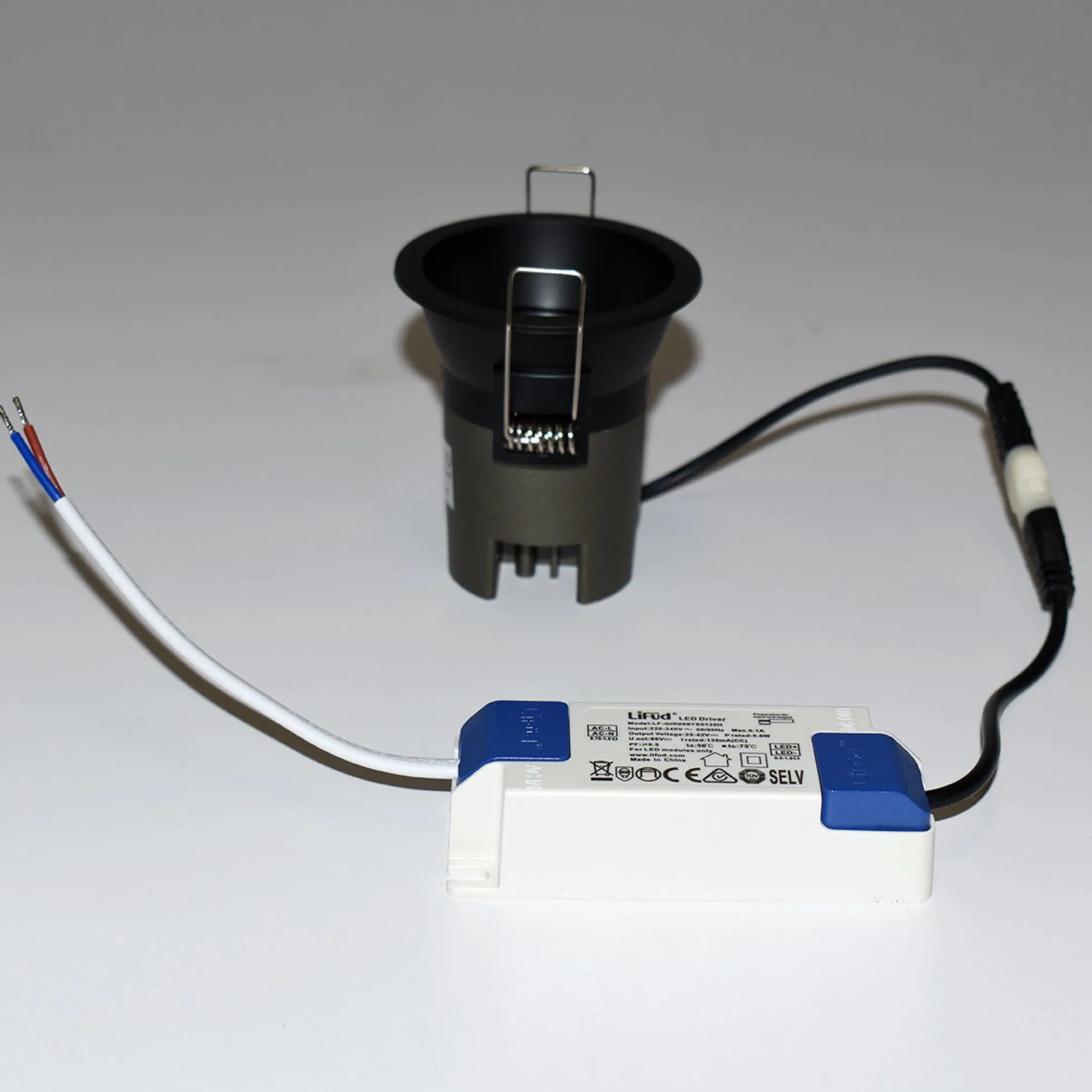 Foco LED empotrable 6W "KOPPA"- Óptica 24º - Corte Ø 65mm - Bajo UGR