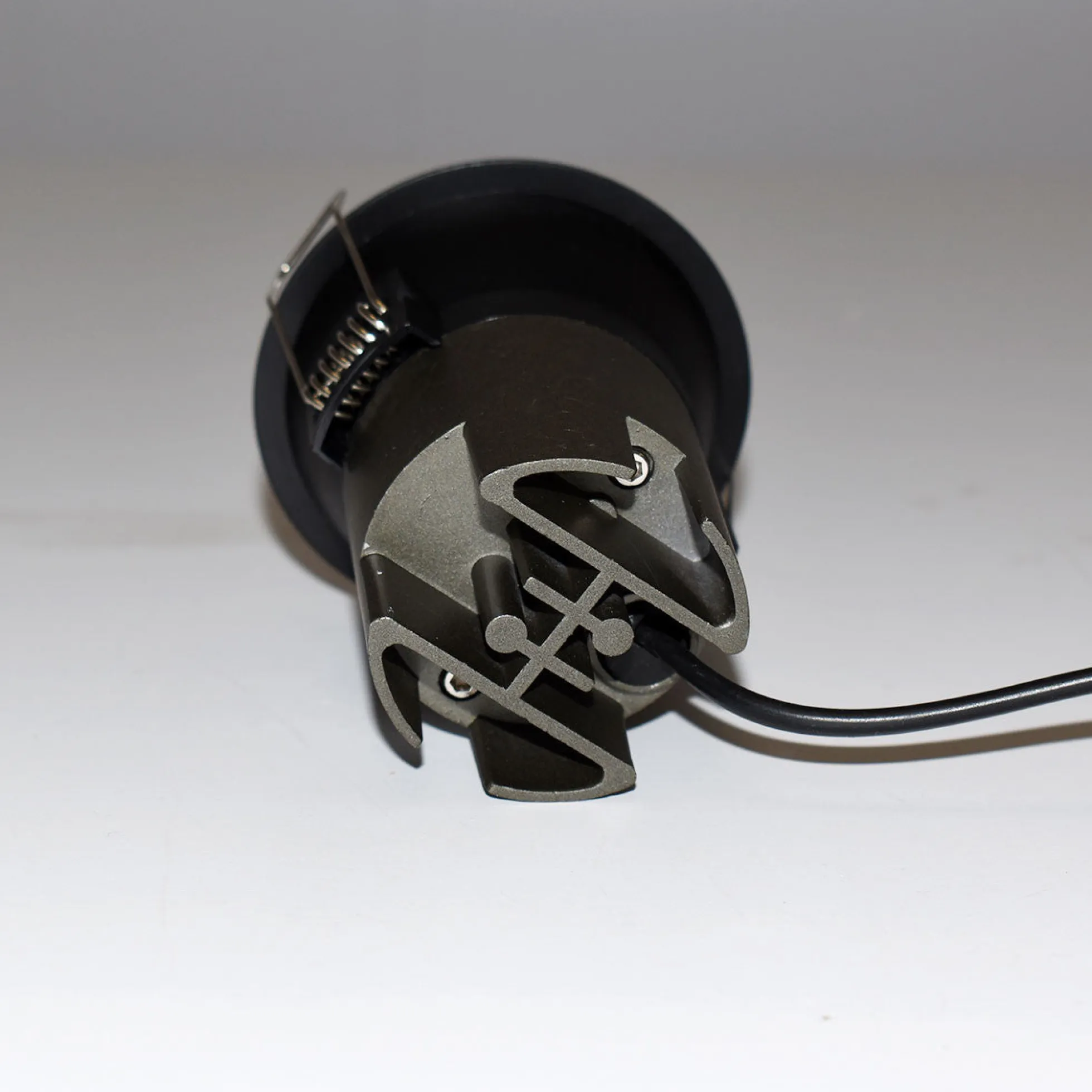 Foco LED empotrable 6W "KOPPA"- Óptica 24º - Corte Ø 65mm - Bajo UGR