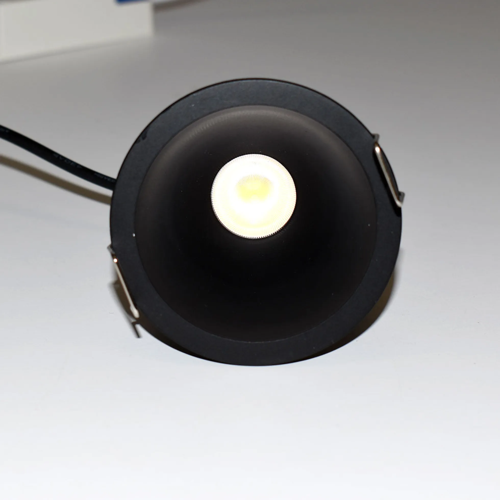 Foco LED empotrable 6W "KOPPA"- Óptica 24º - Corte Ø 65mm - Bajo UGR