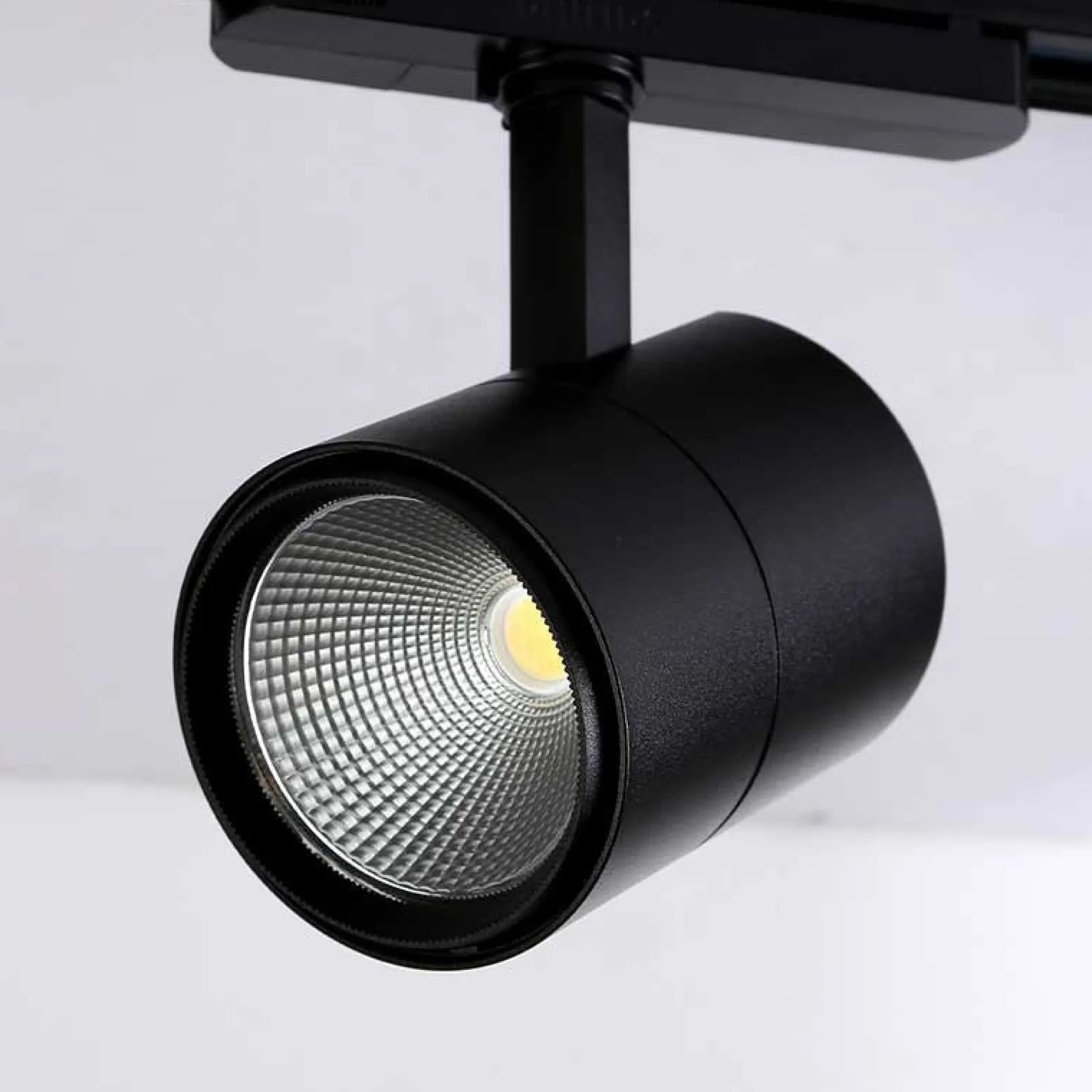 Foco LED para carril trifásico CCT 42W - CRI 95 - Driver Philips Xitanium integrado
